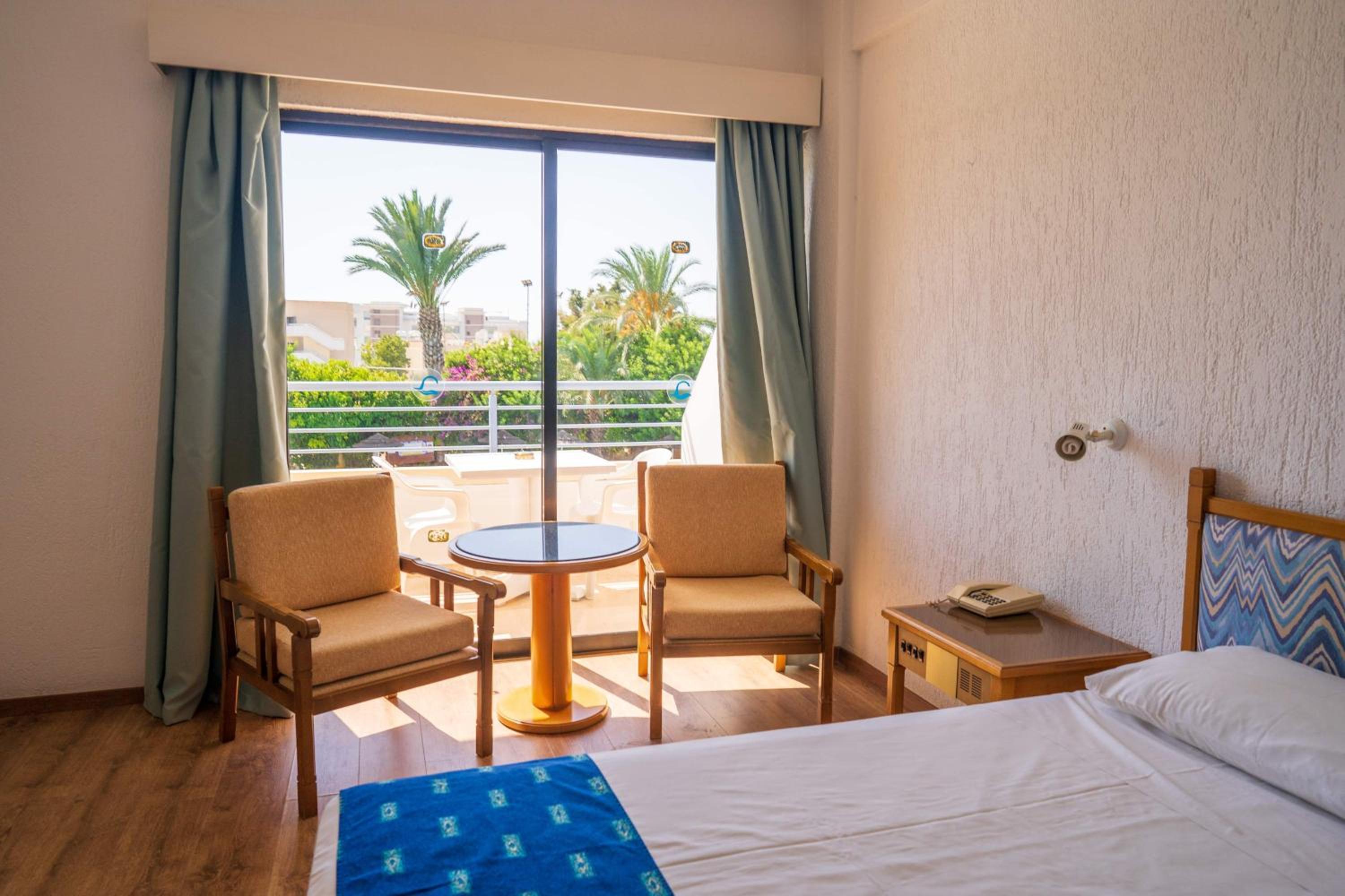Standard Double or Twin Room - Photo 3