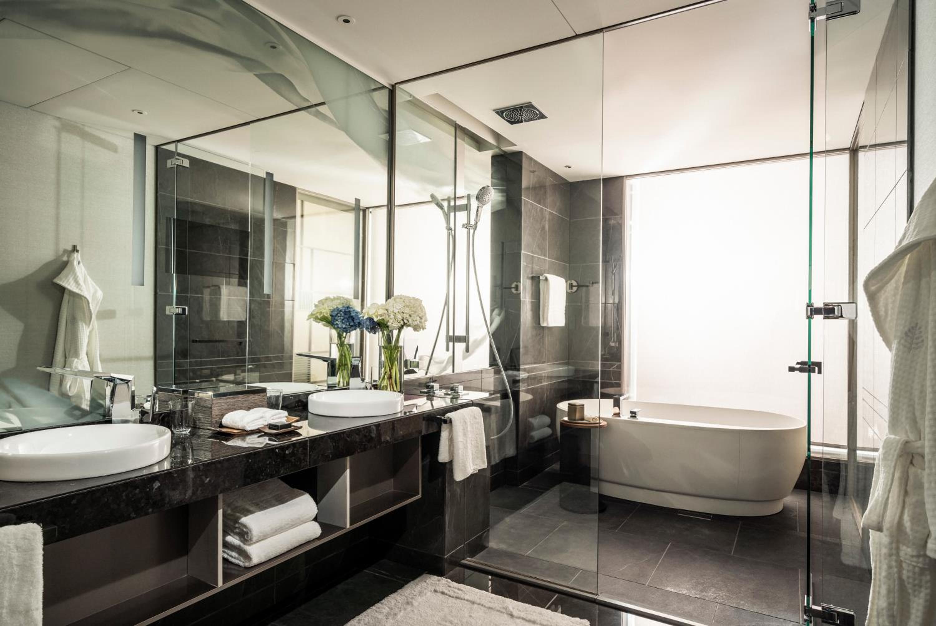 Deluxe Room City View King
- Photo 6