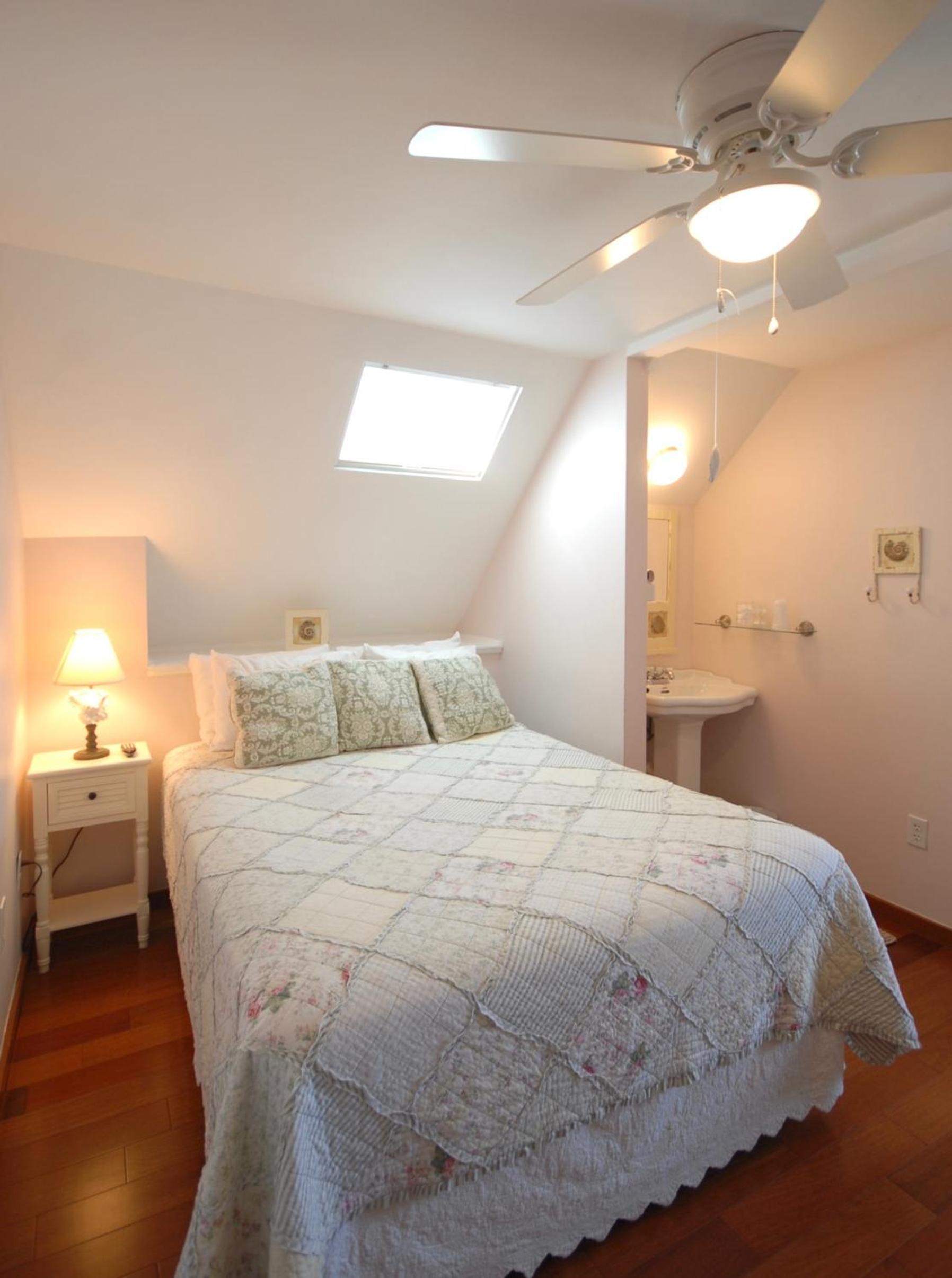 Deluxe Double Room with Bath photo 3