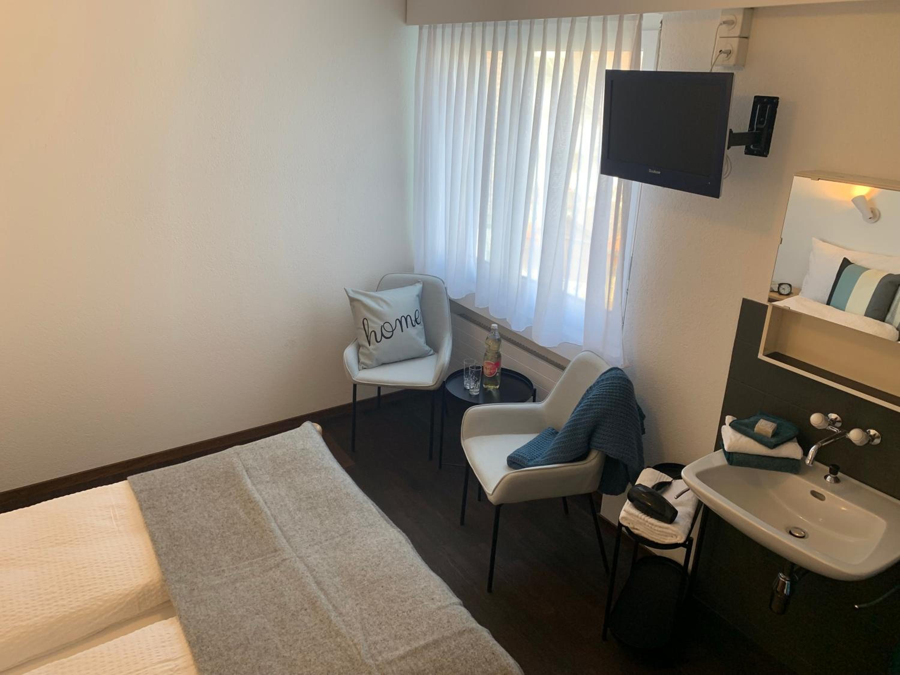 Double Room with Shared Bathroom photo 2