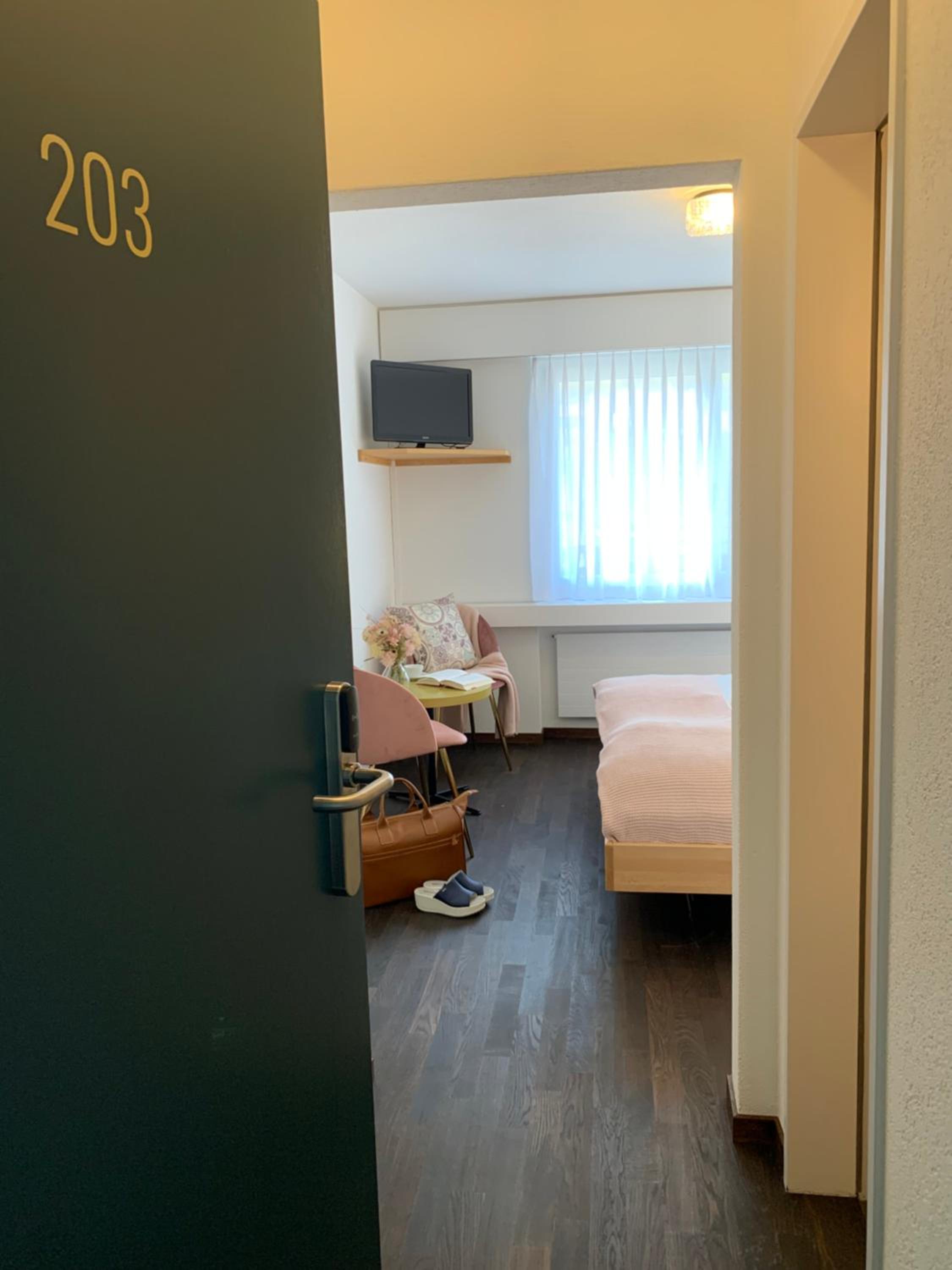 Standard Double Room - Photo 2