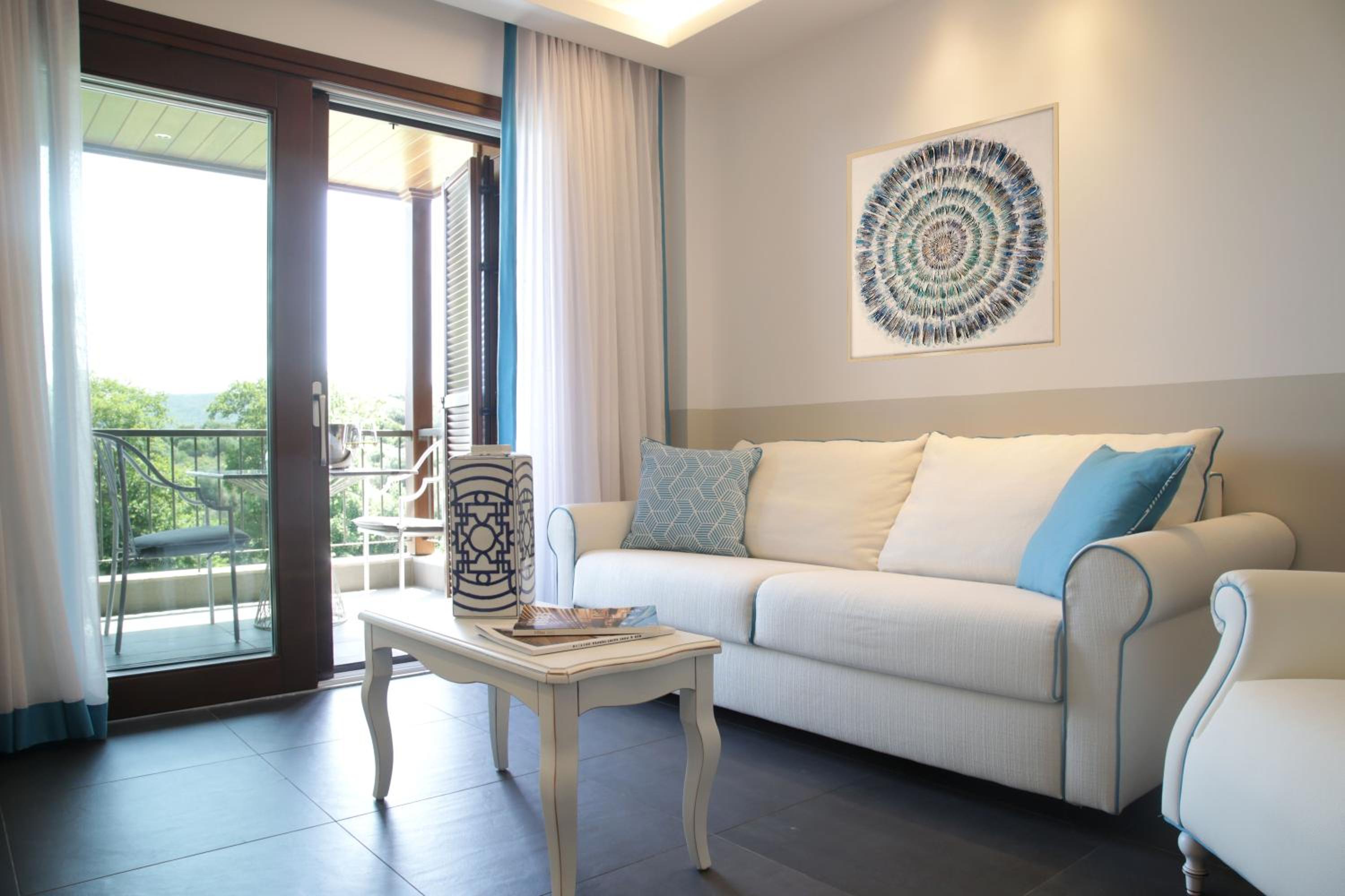 One Bedroom Suite with Sea View