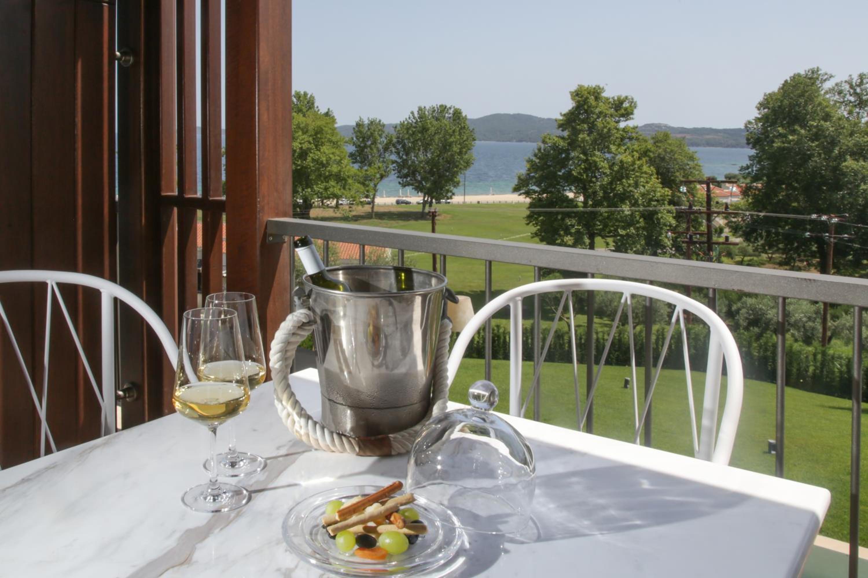 Deluxe Room with Sea View photo 2