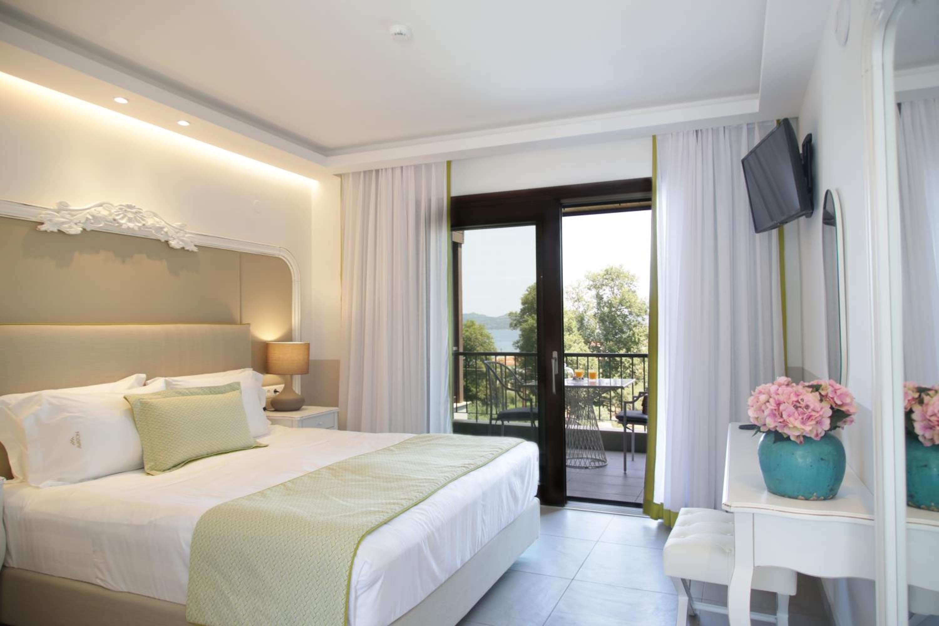 Deluxe Room with Sea View