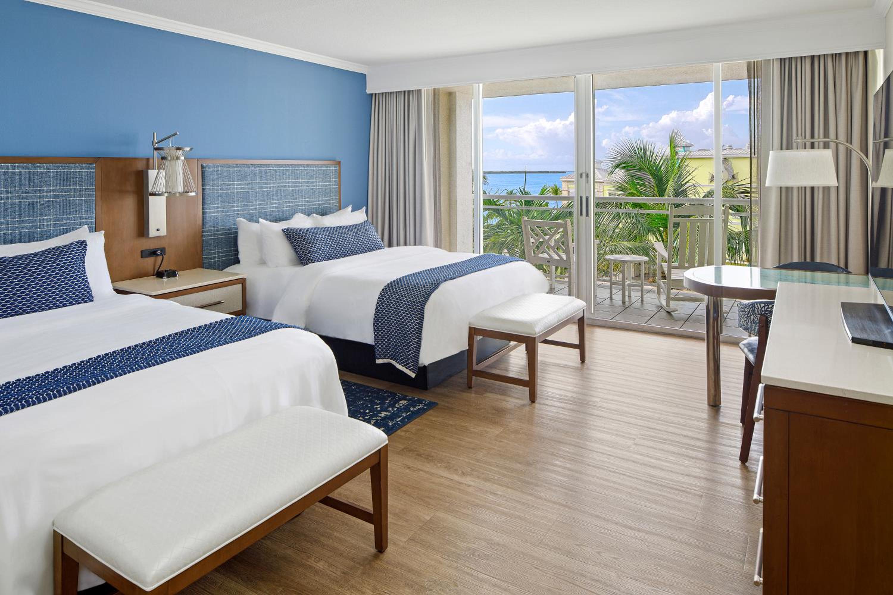 Queen Room with Two Queen Beds (Non Smoking) photo 1