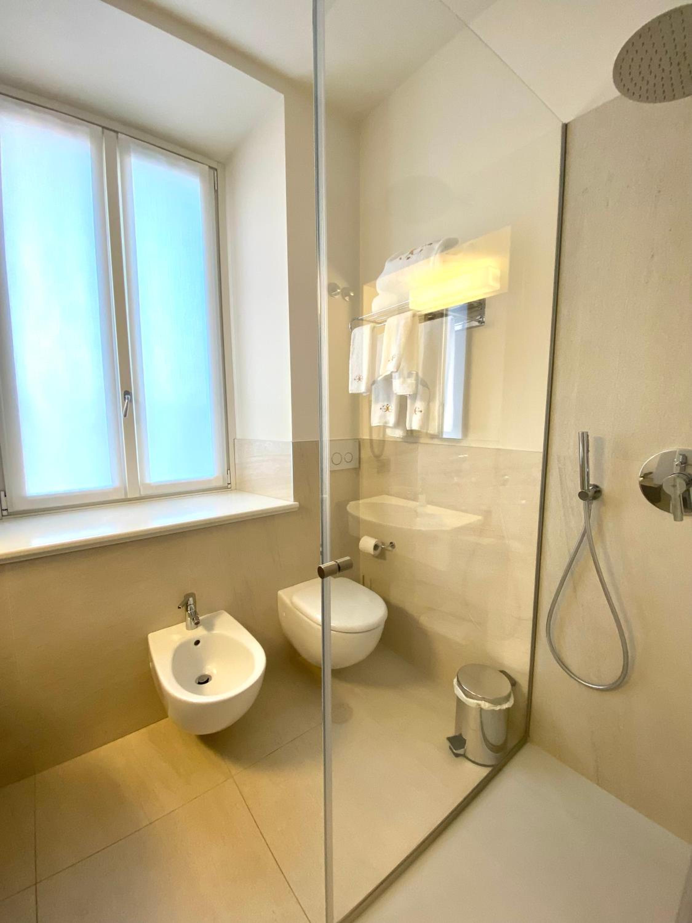 Single Room - Photo 2