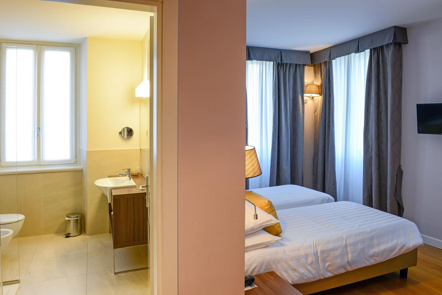 Standard Double Room - Photo 2