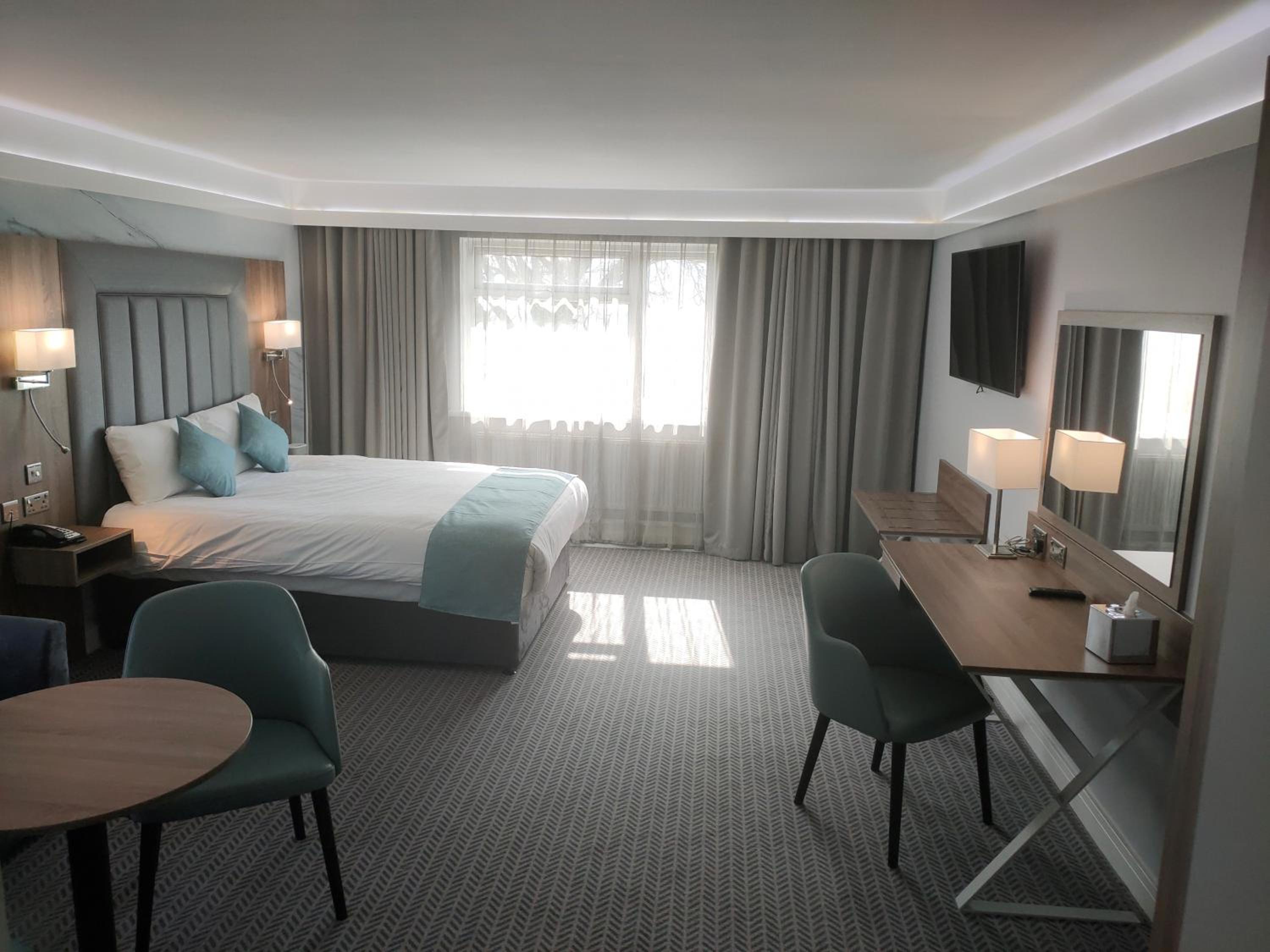 Junior Queen Suite - Photo 3