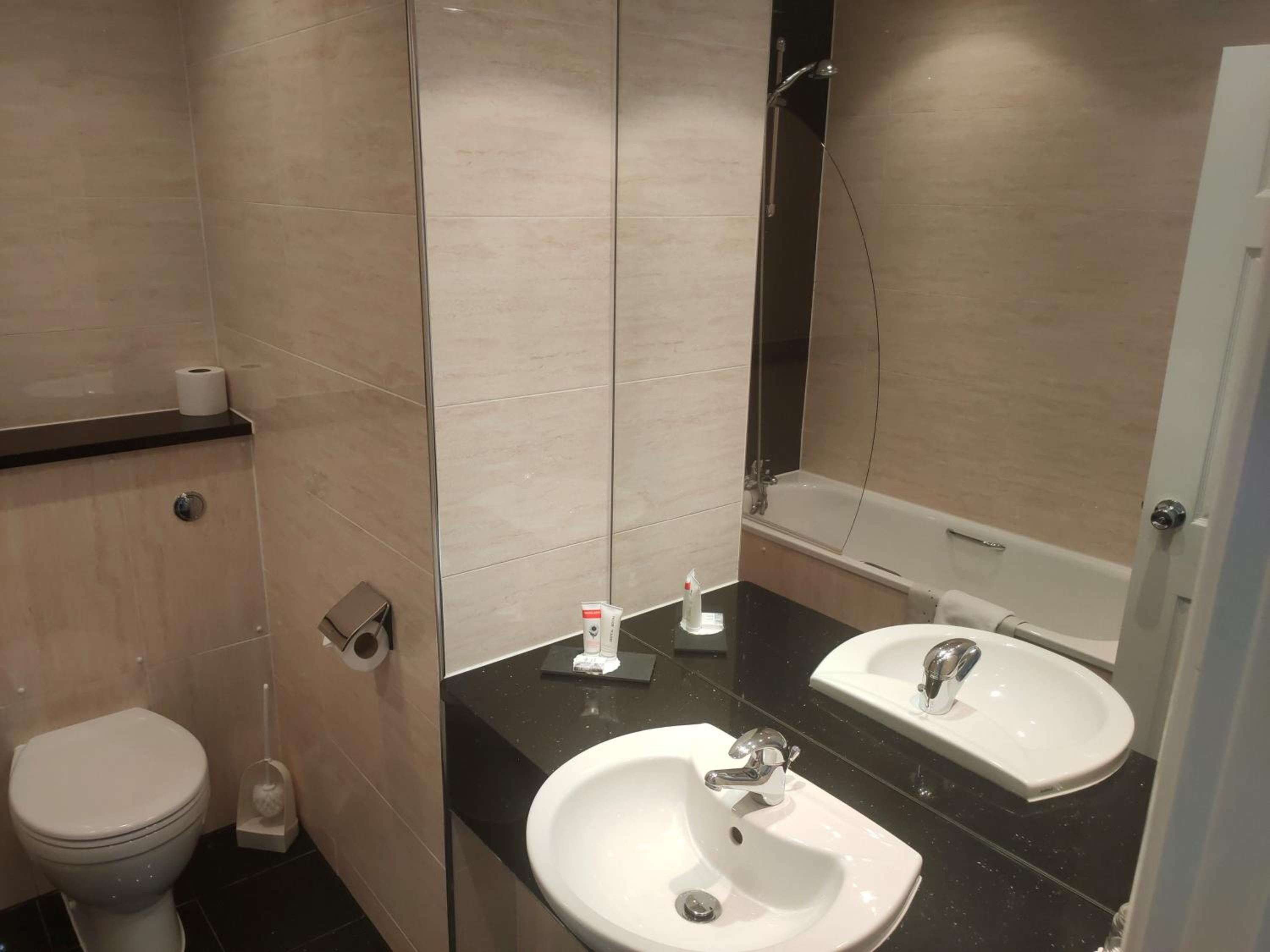Junior Queen Suite - Photo 4