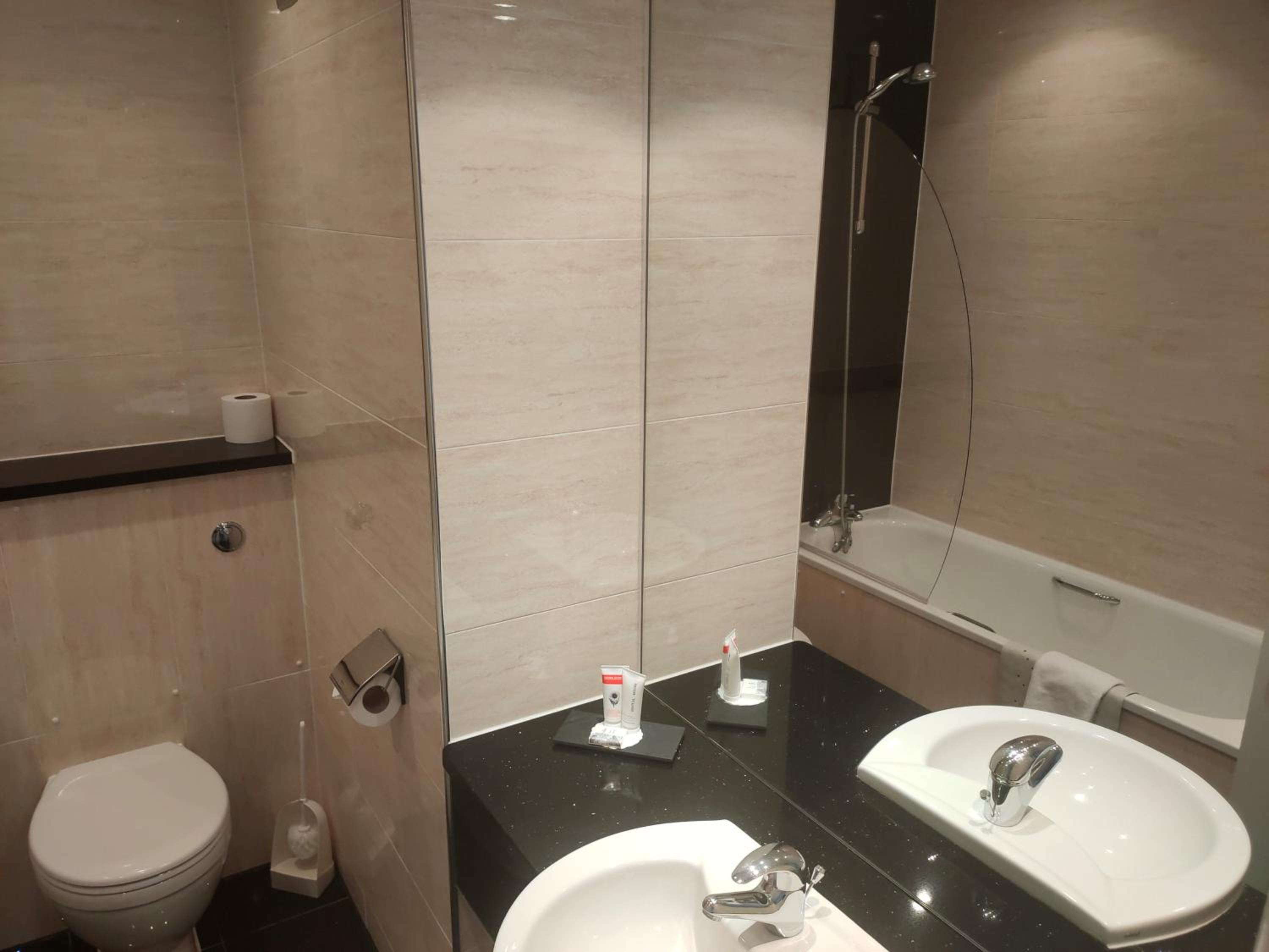 Junior Queen Suite - Photo 5