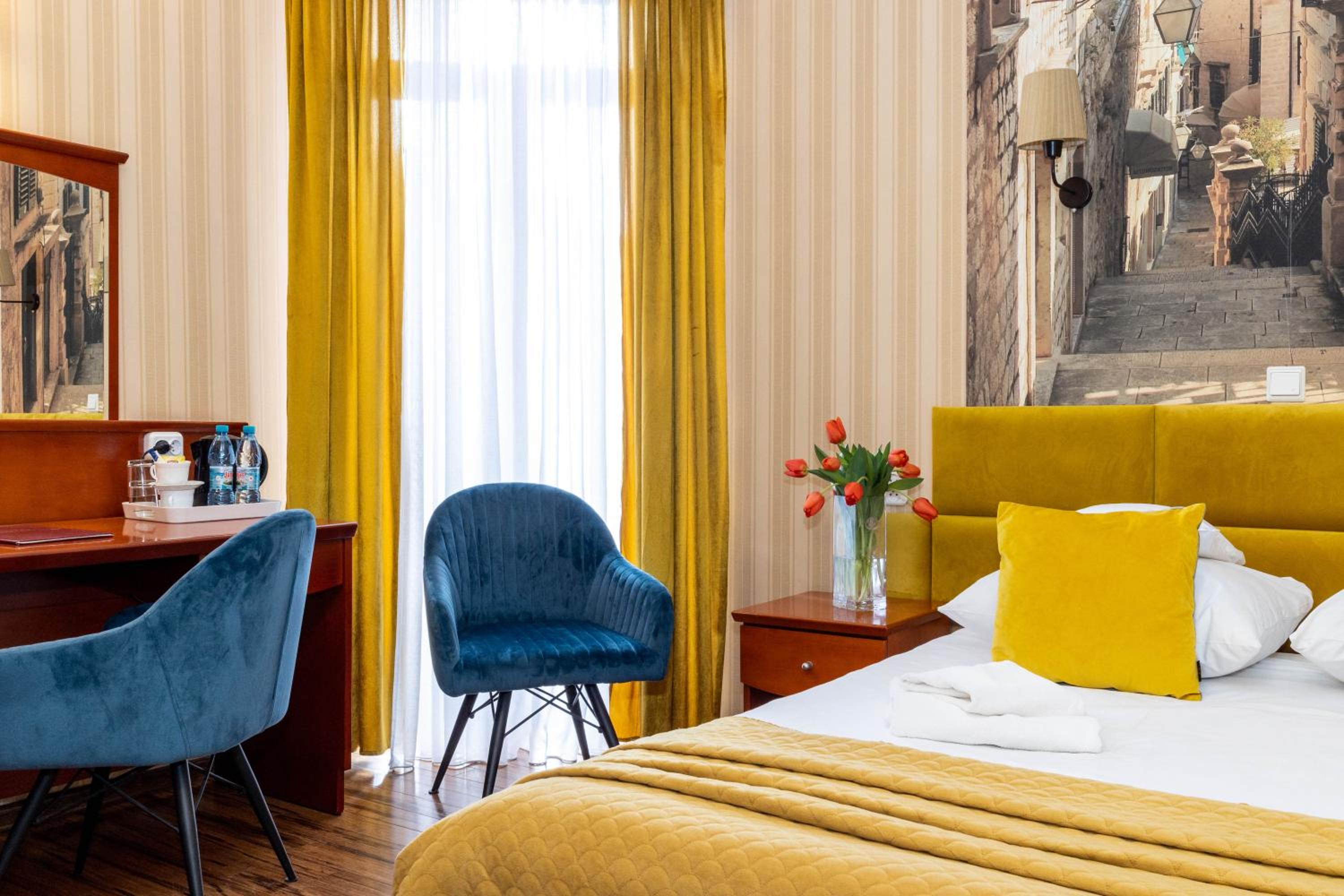 Double Room - Photo 8