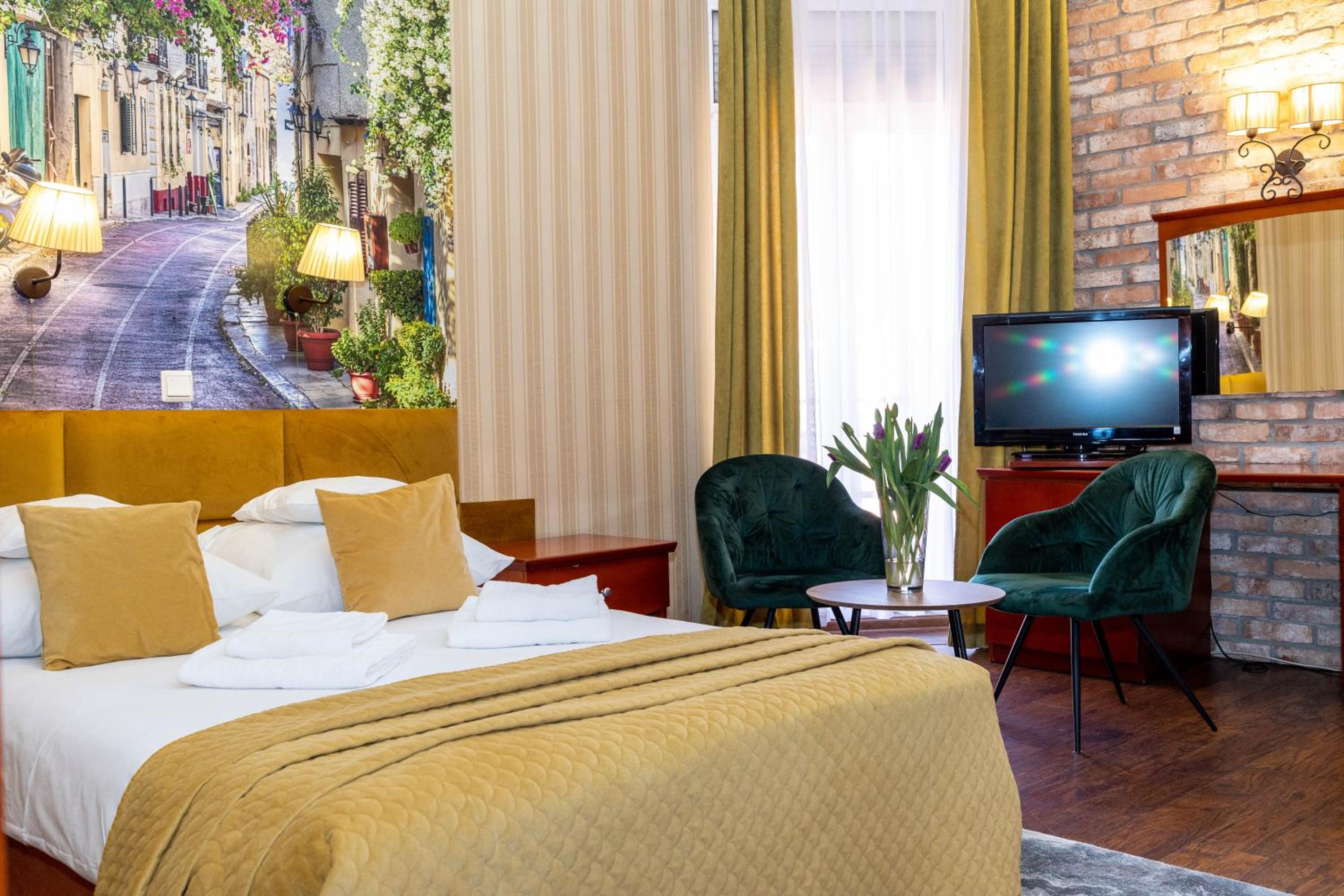 Double Room - Photo 6