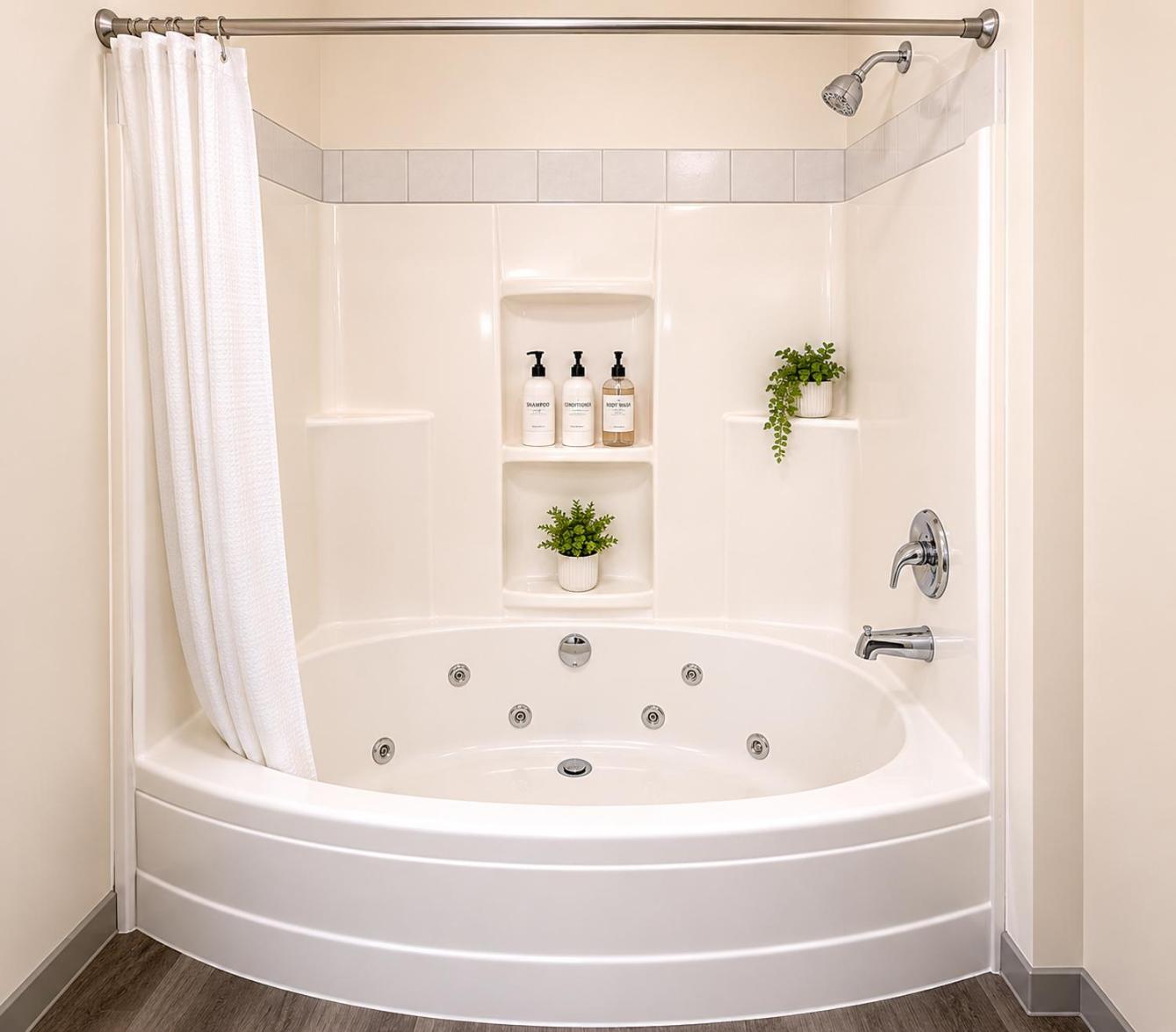 Deluxe Queen Suite