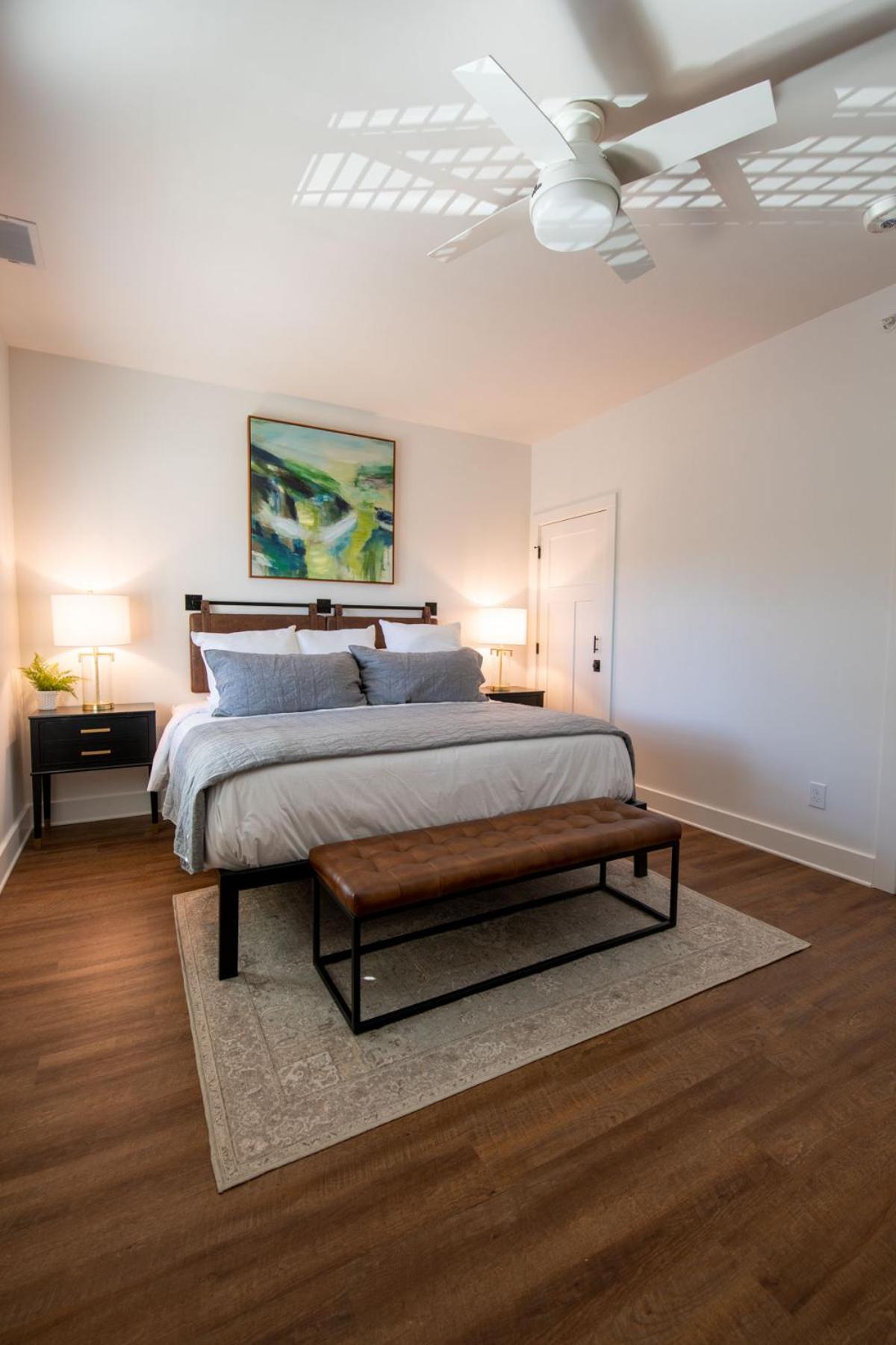 Deluxe Family Suite - Photo 9