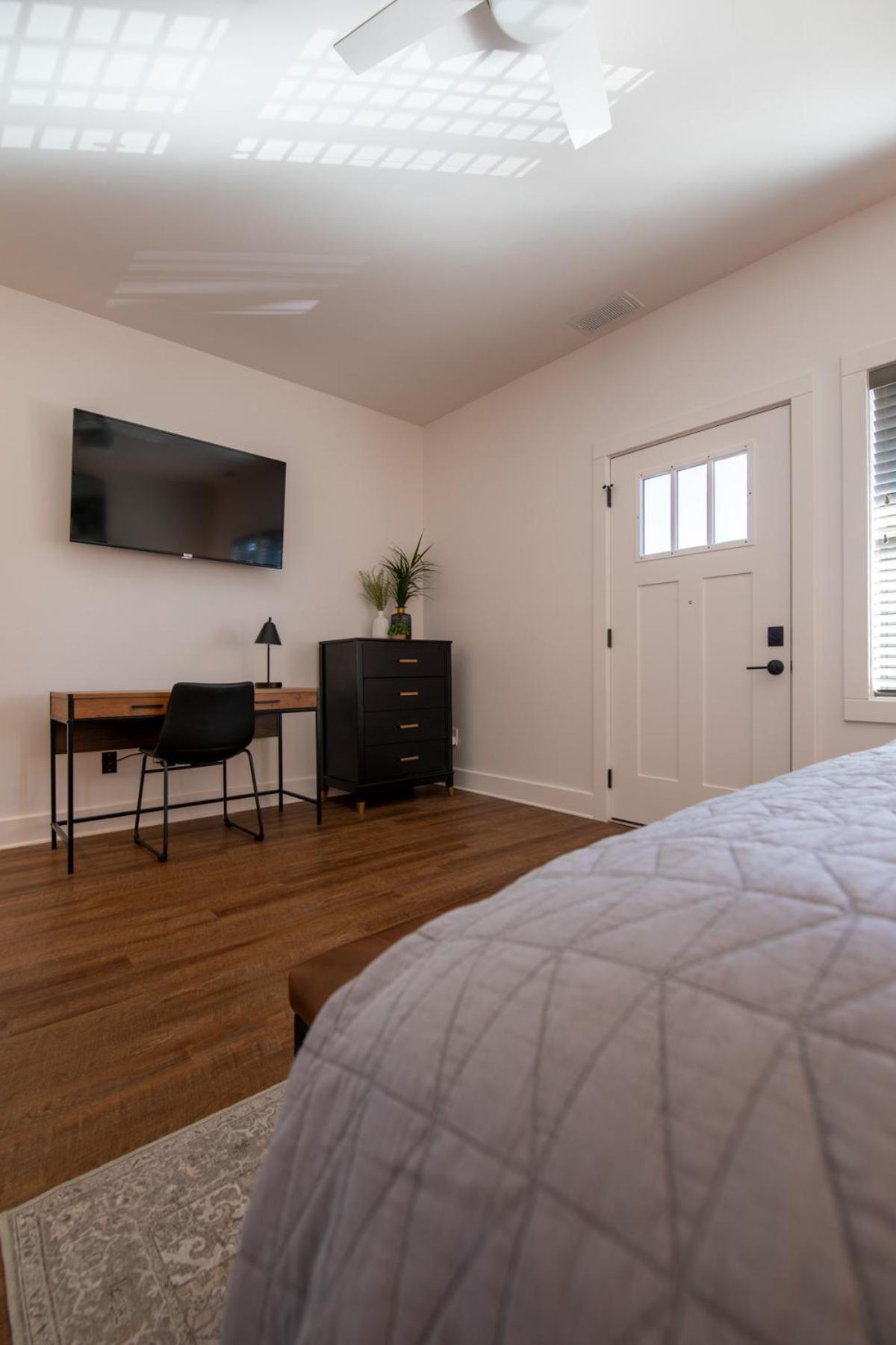 Deluxe Family Suite - Photo 6