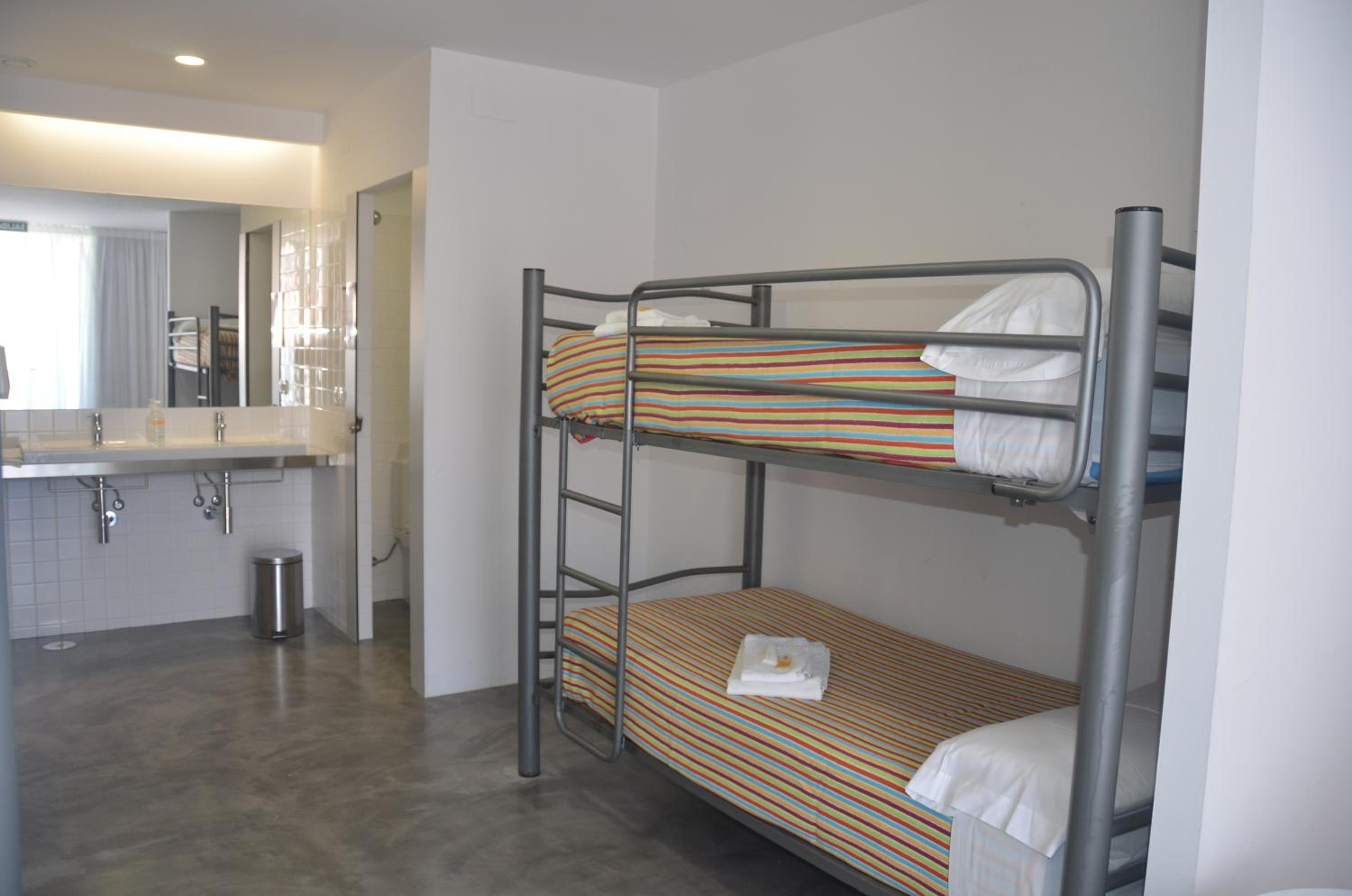 Habitación Cuádruple con Baño Privado