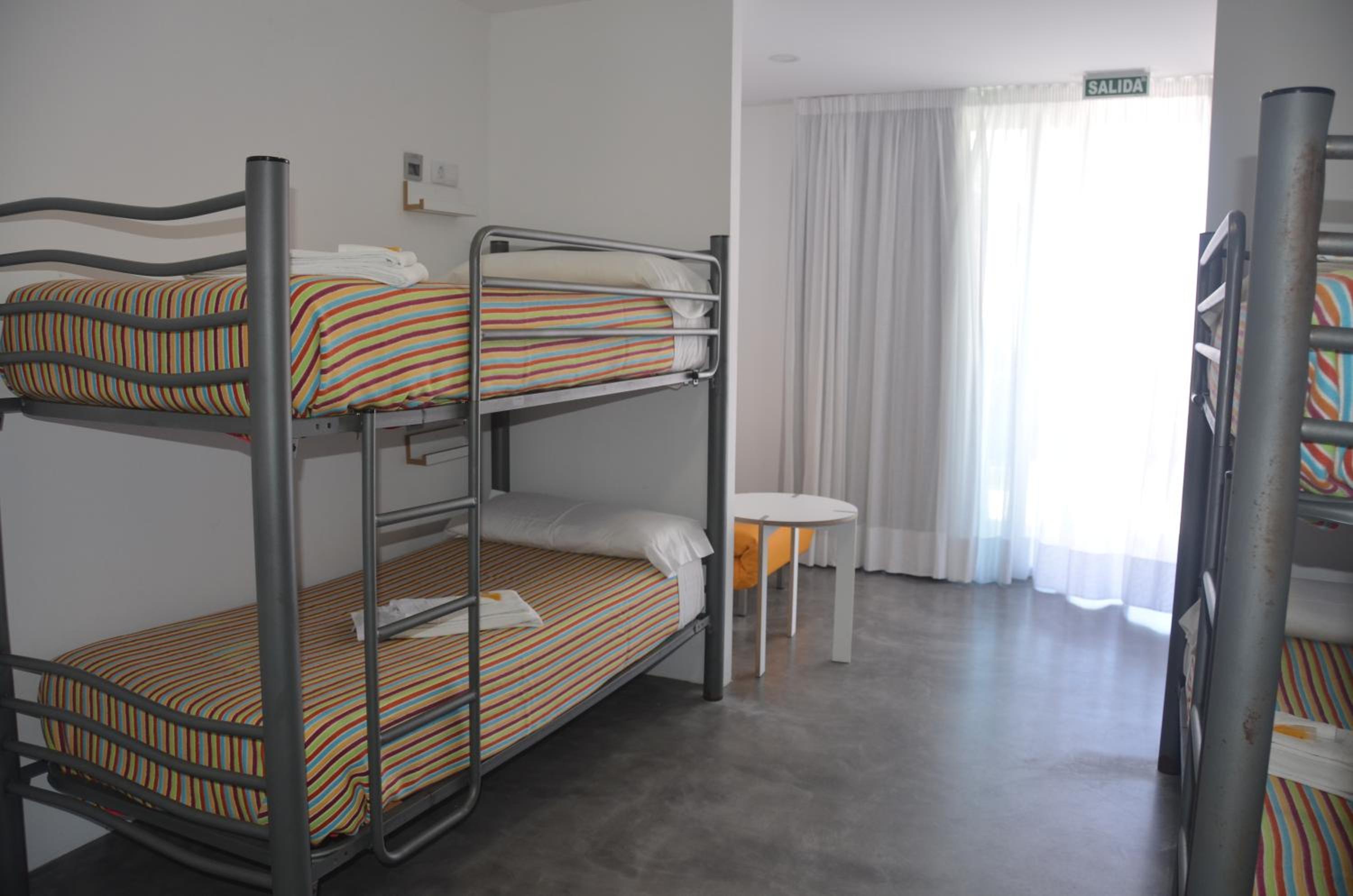 Quadruple Room with Private Bathroom photo 2