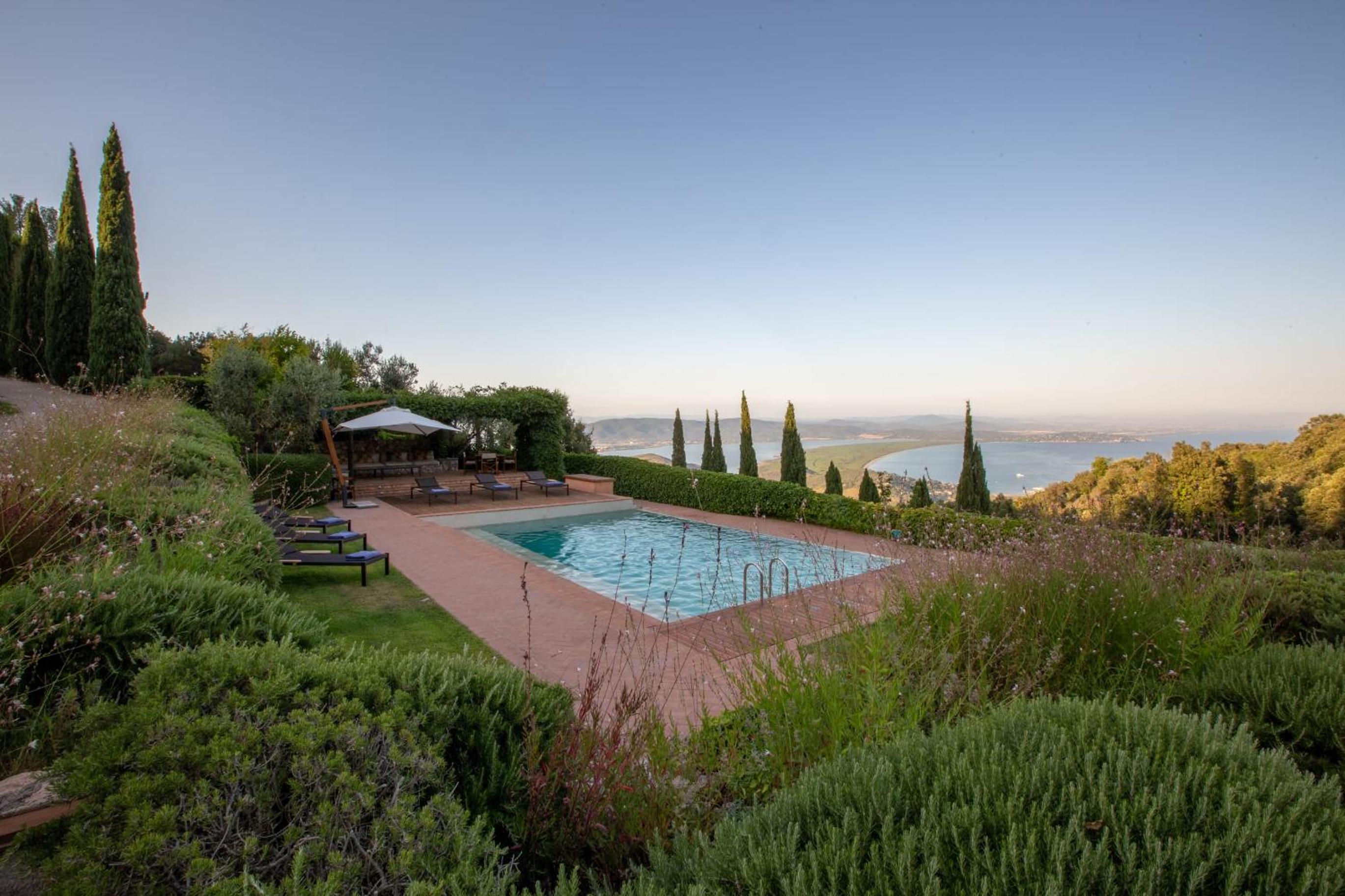 Villa photo 2