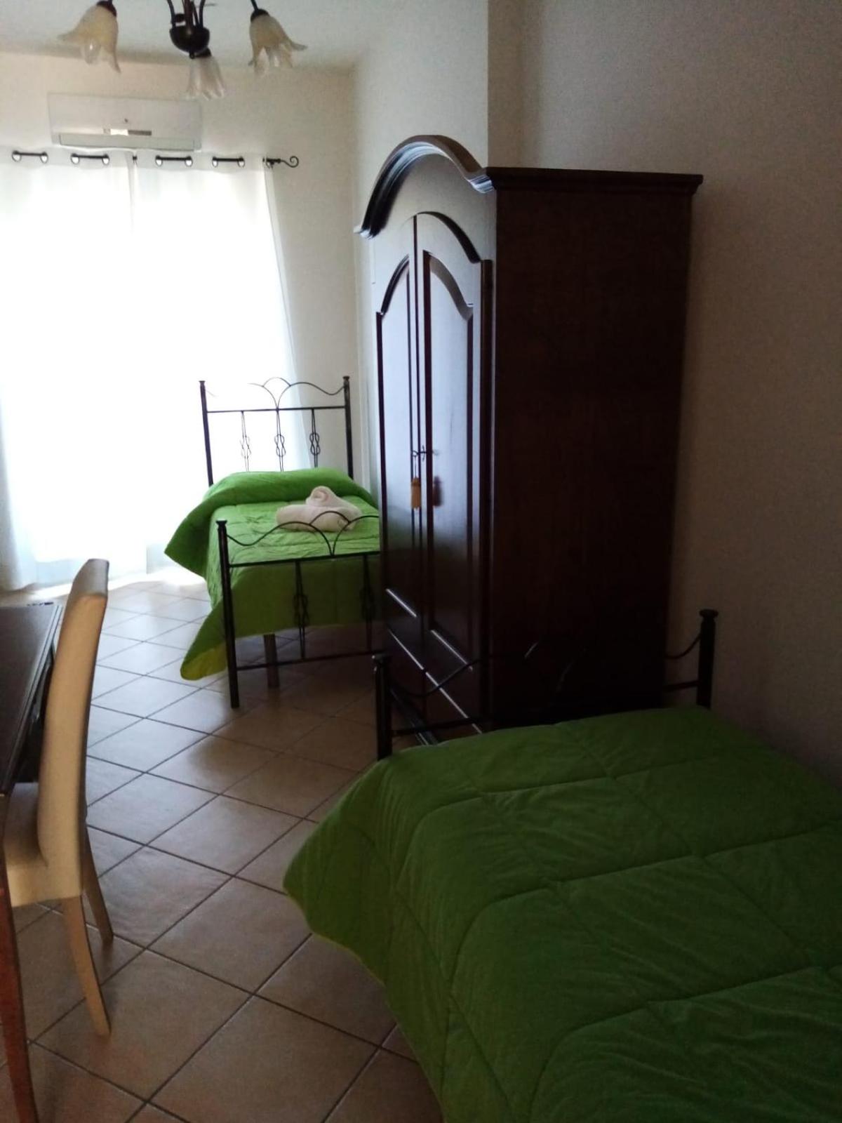 Twin Room with Private Bathroom photo 1