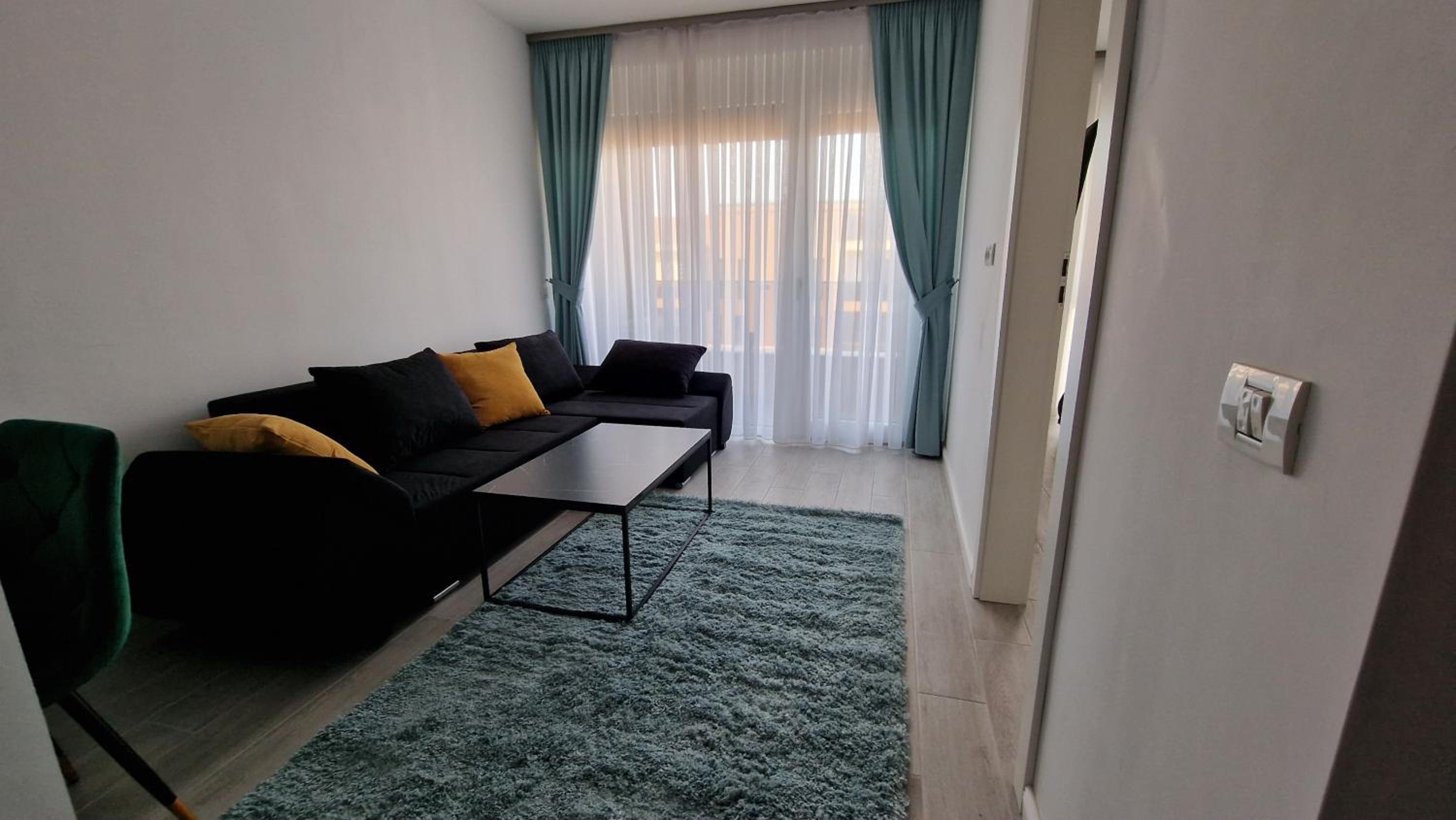 One-Bedroom Apartment - Photo 1