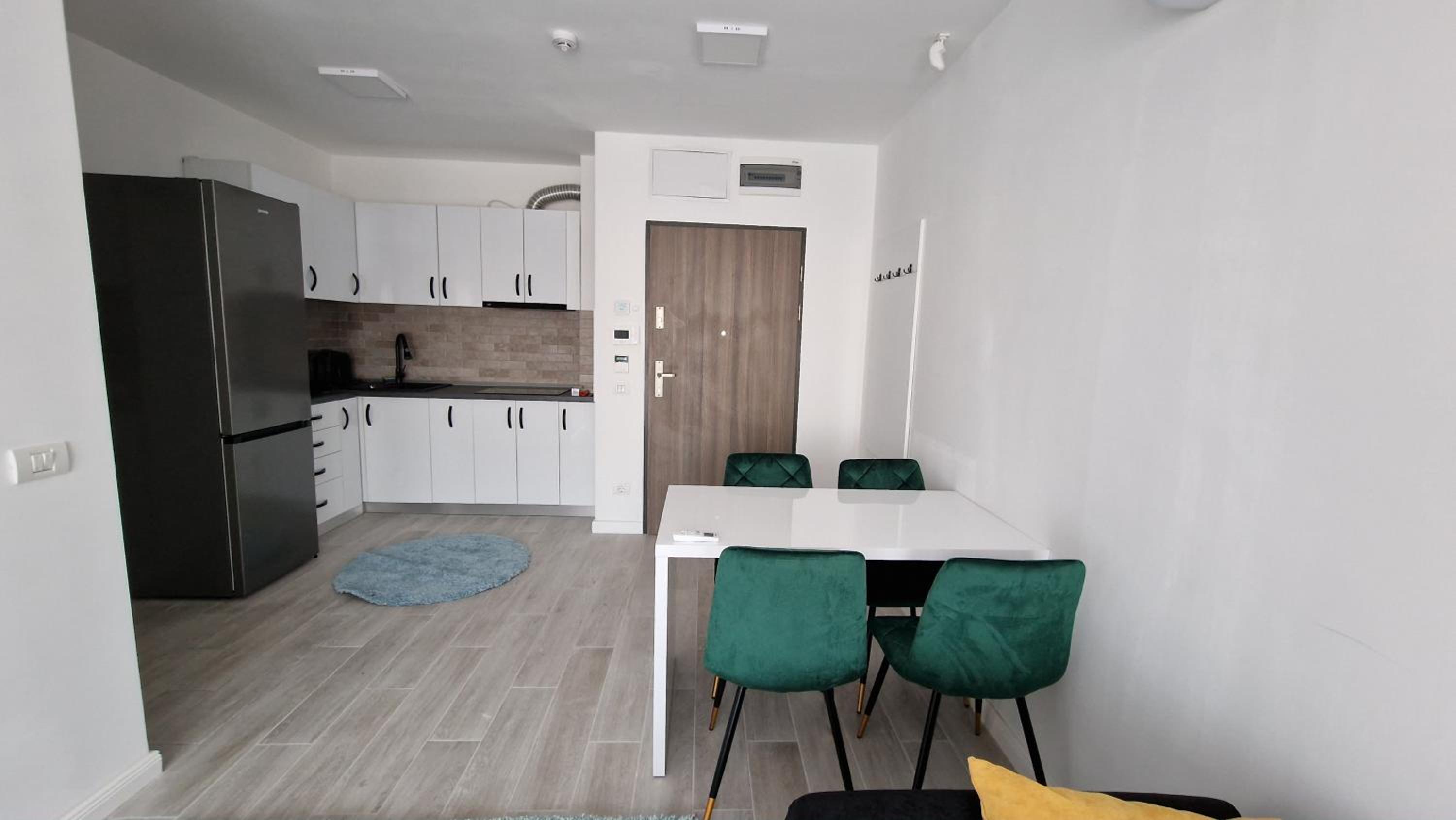 One-Bedroom Apartment - Photo 3