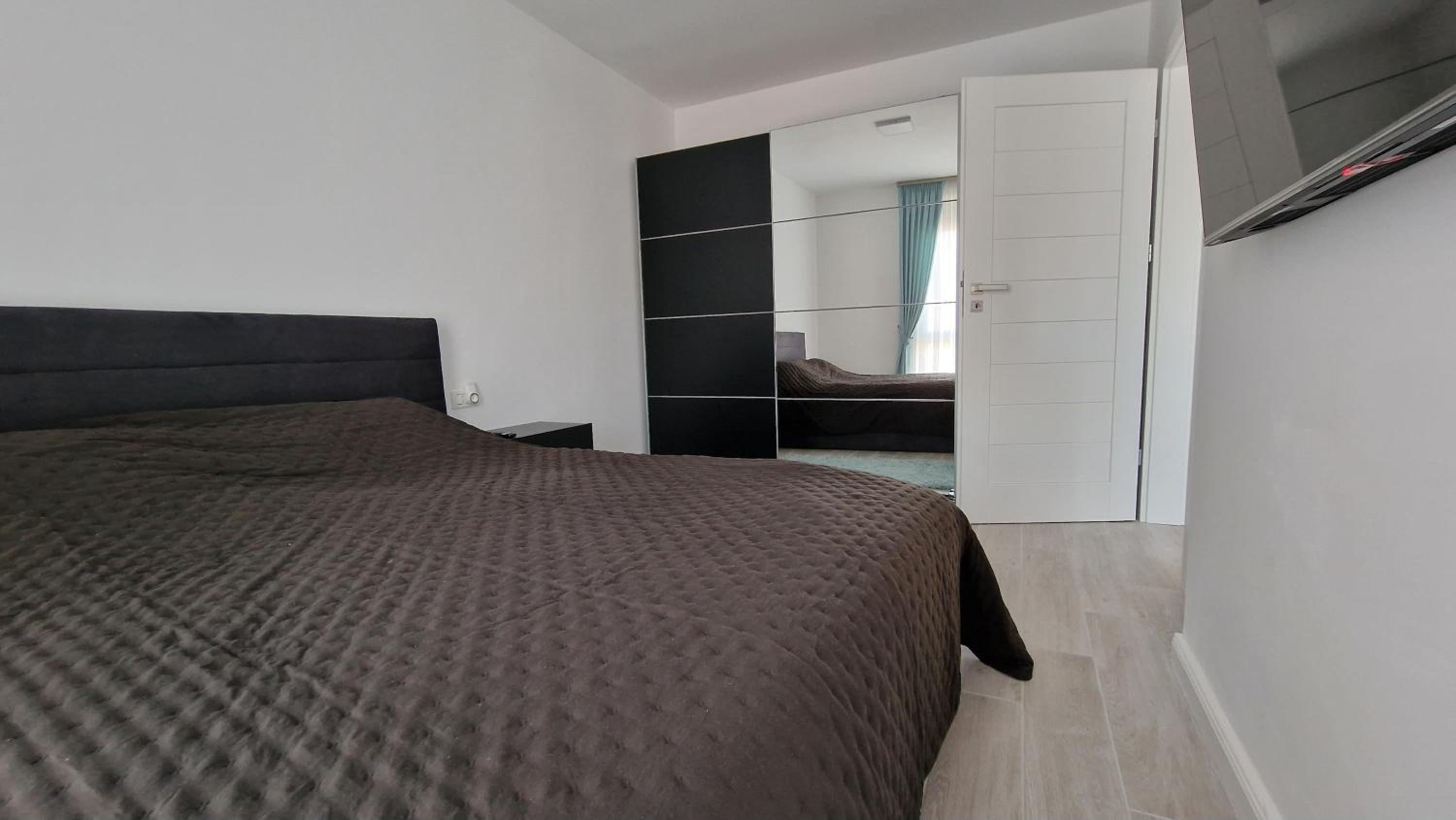 One-Bedroom Apartment - Photo 6
