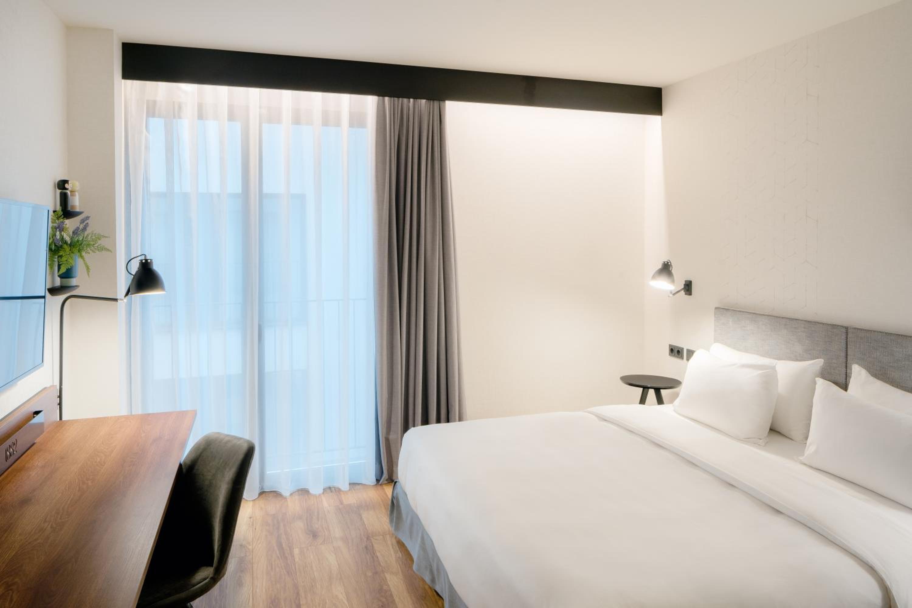 Standard Room - Interior Facing - Photo 5