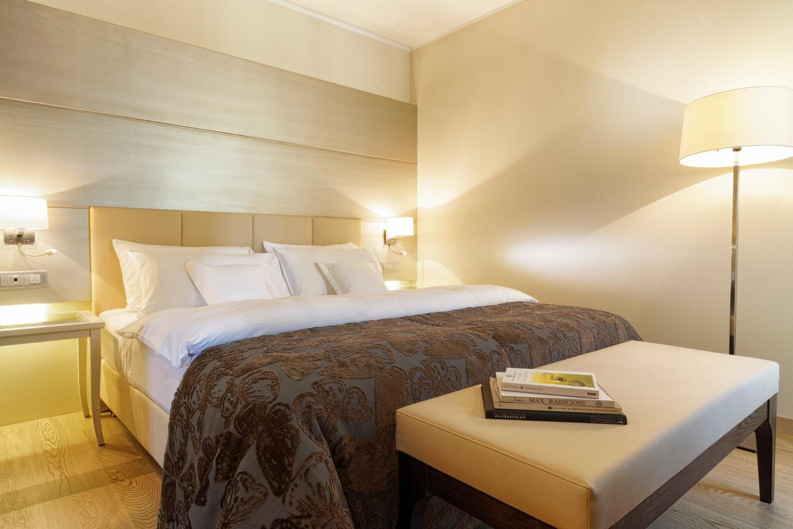 Superior King Suite - Photo 1