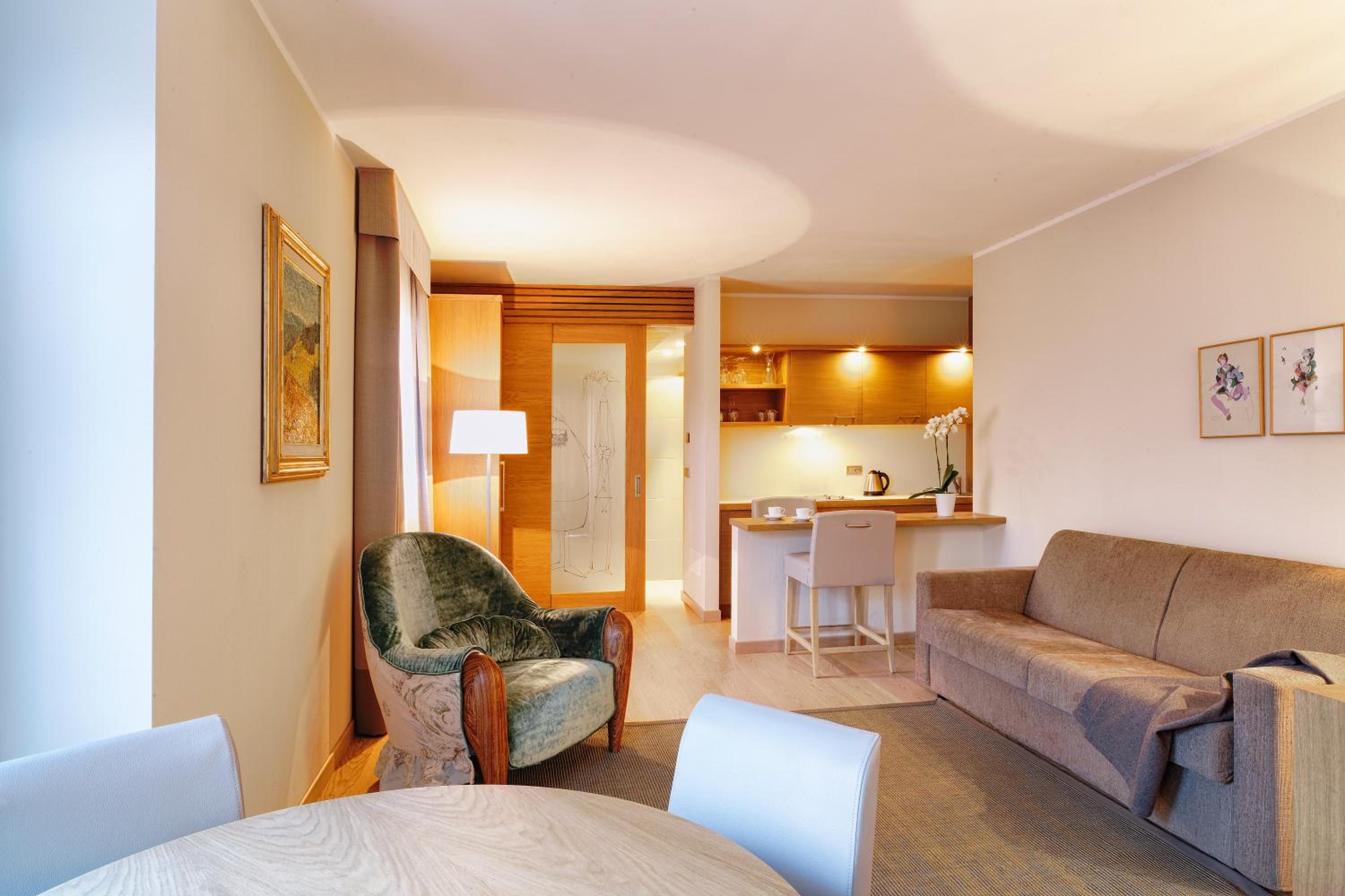 Superior King Suite - Photo 2