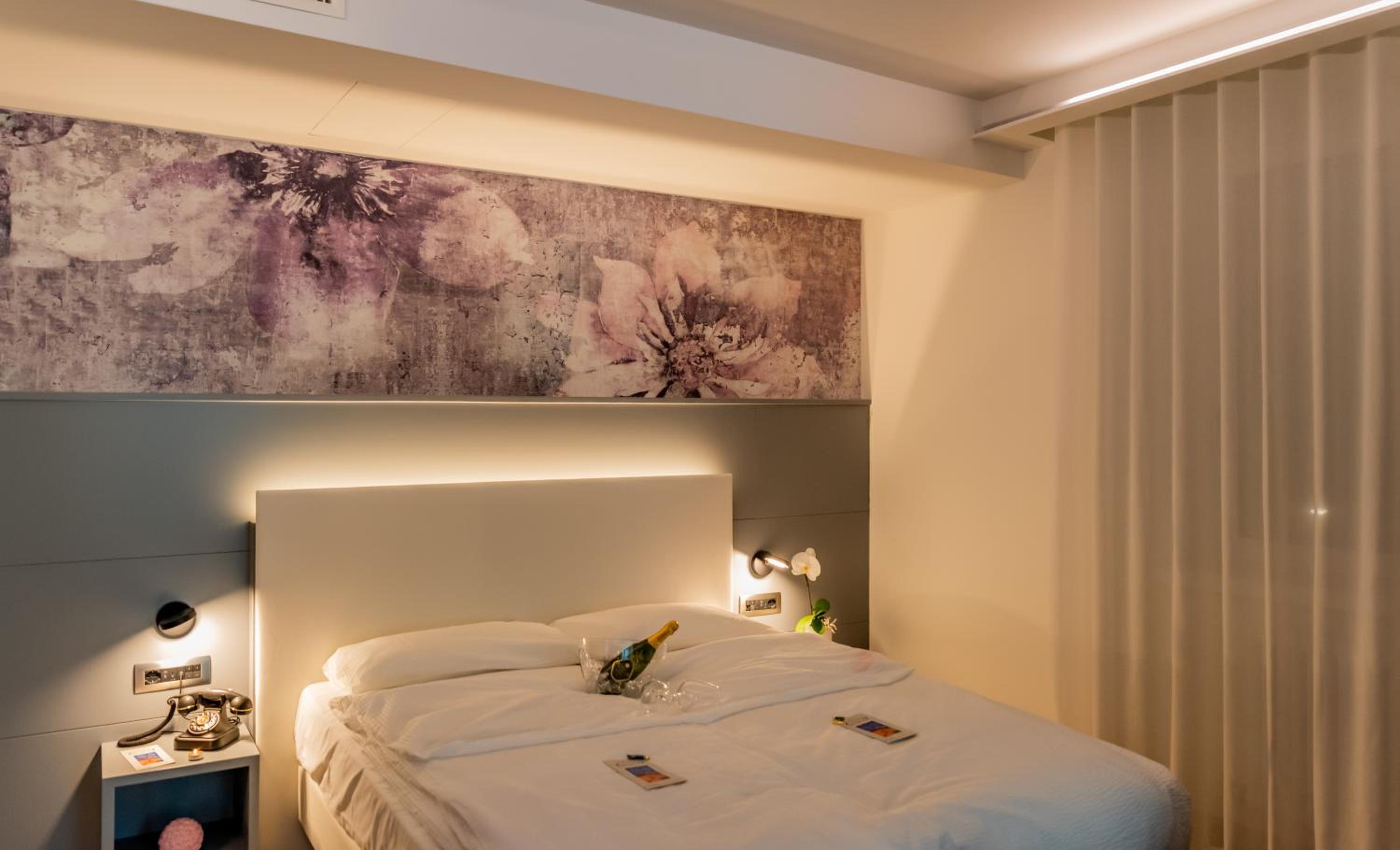 Deluxe Junior Suite - Photo 1
