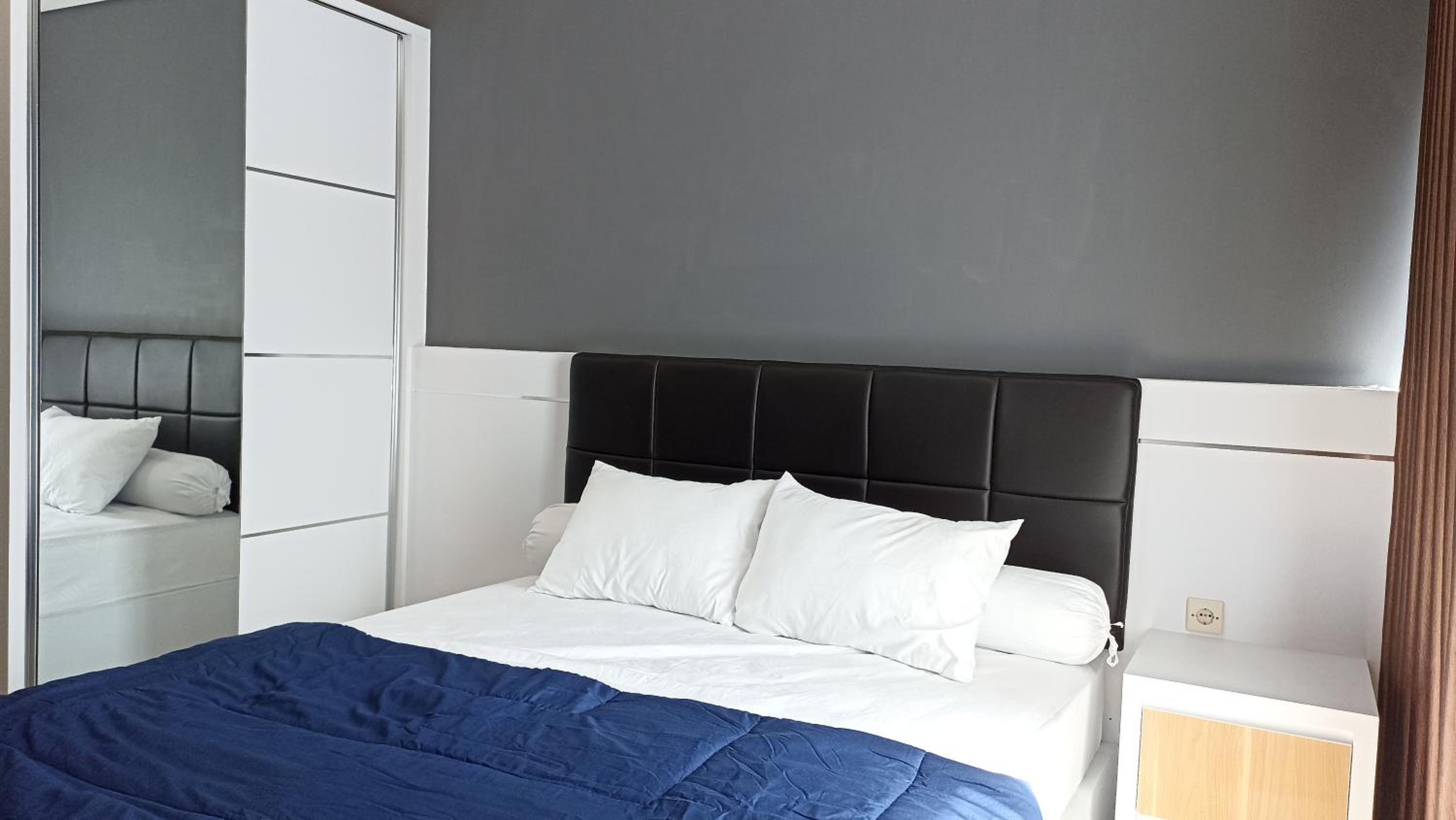 One-Bedroom Apartment - Photo 2