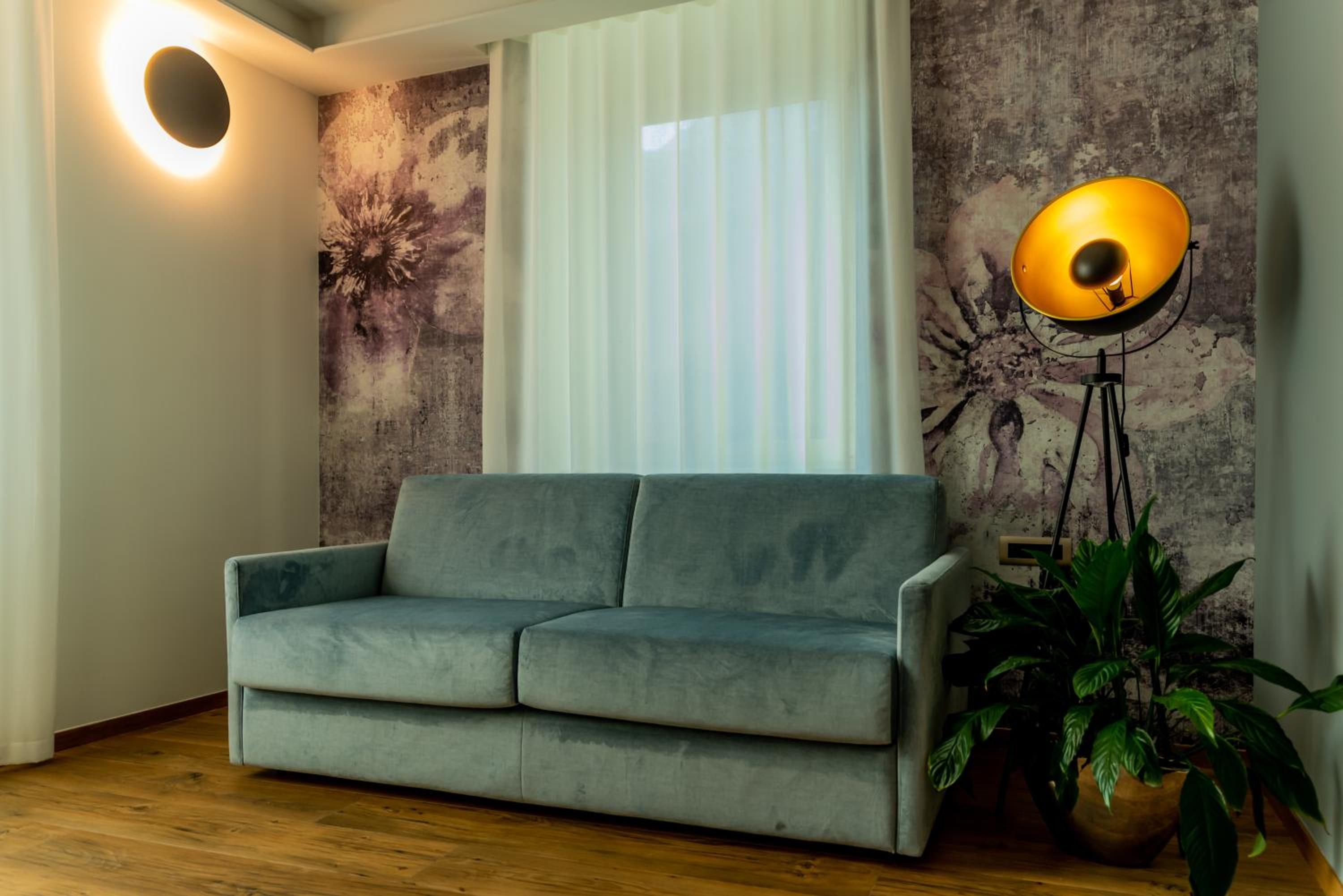 Deluxe Junior Suite - Photo 11