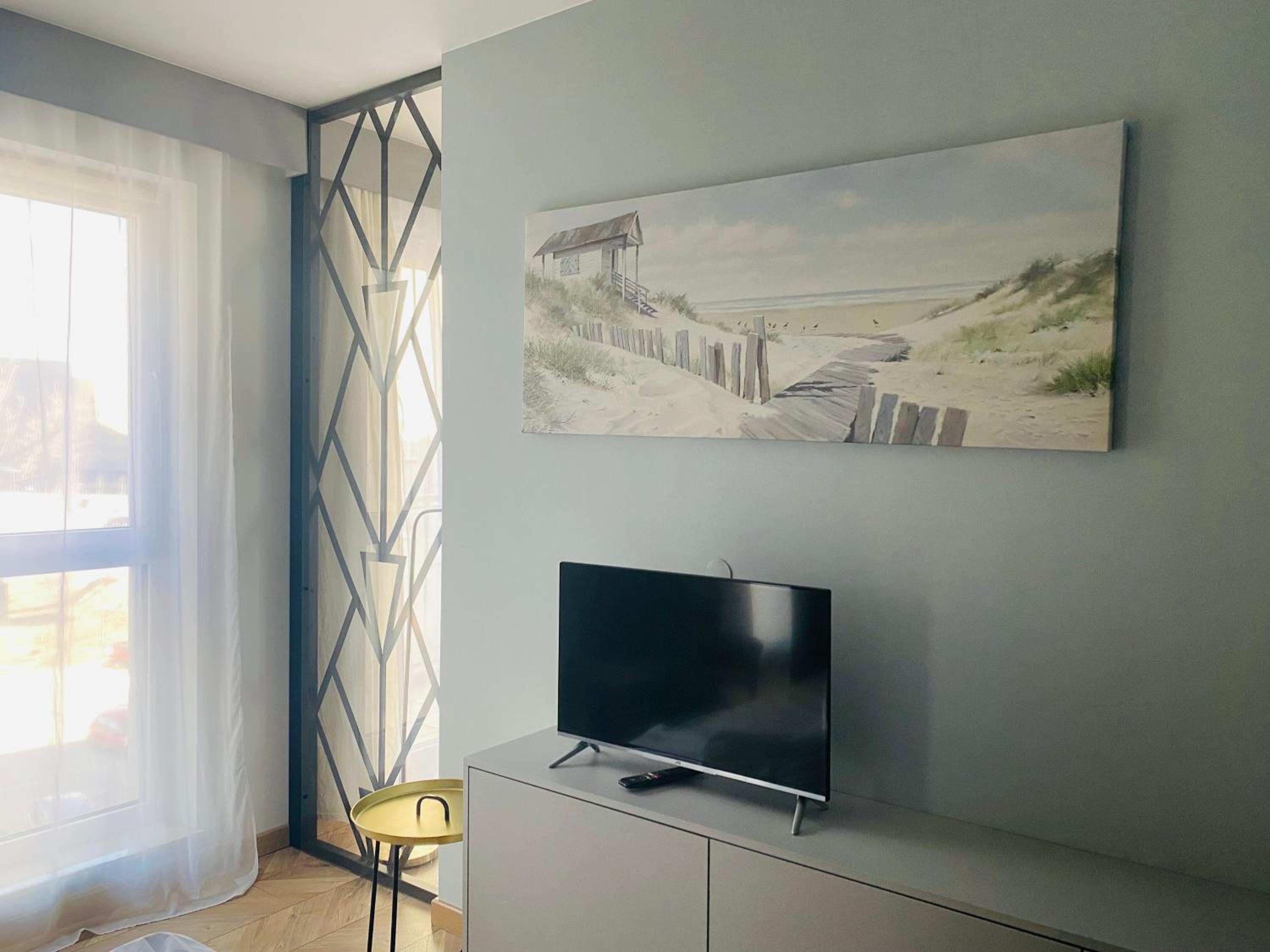 One-Bedroom Suite - Photo 11