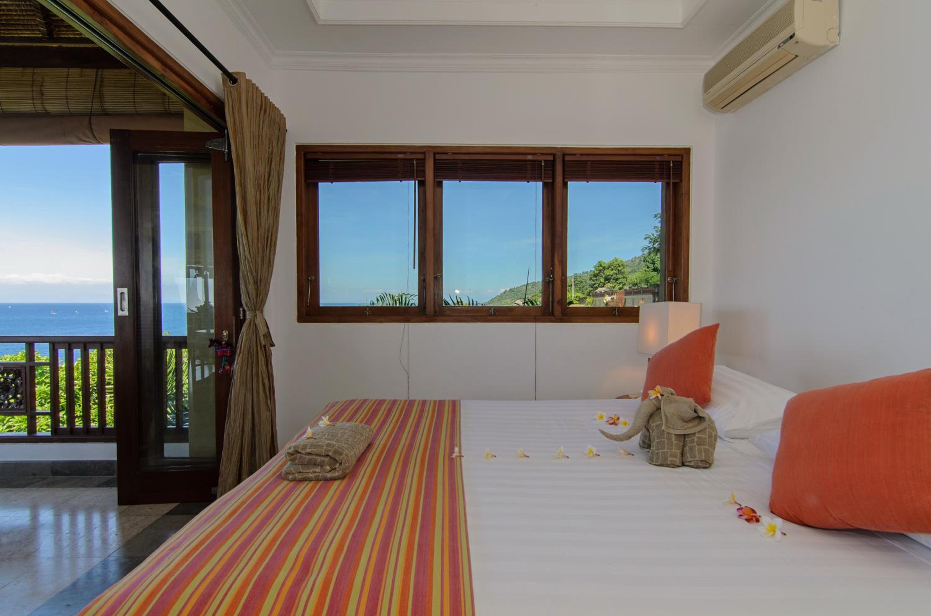 Three-Bedroom Villa with Private Pool photo 1