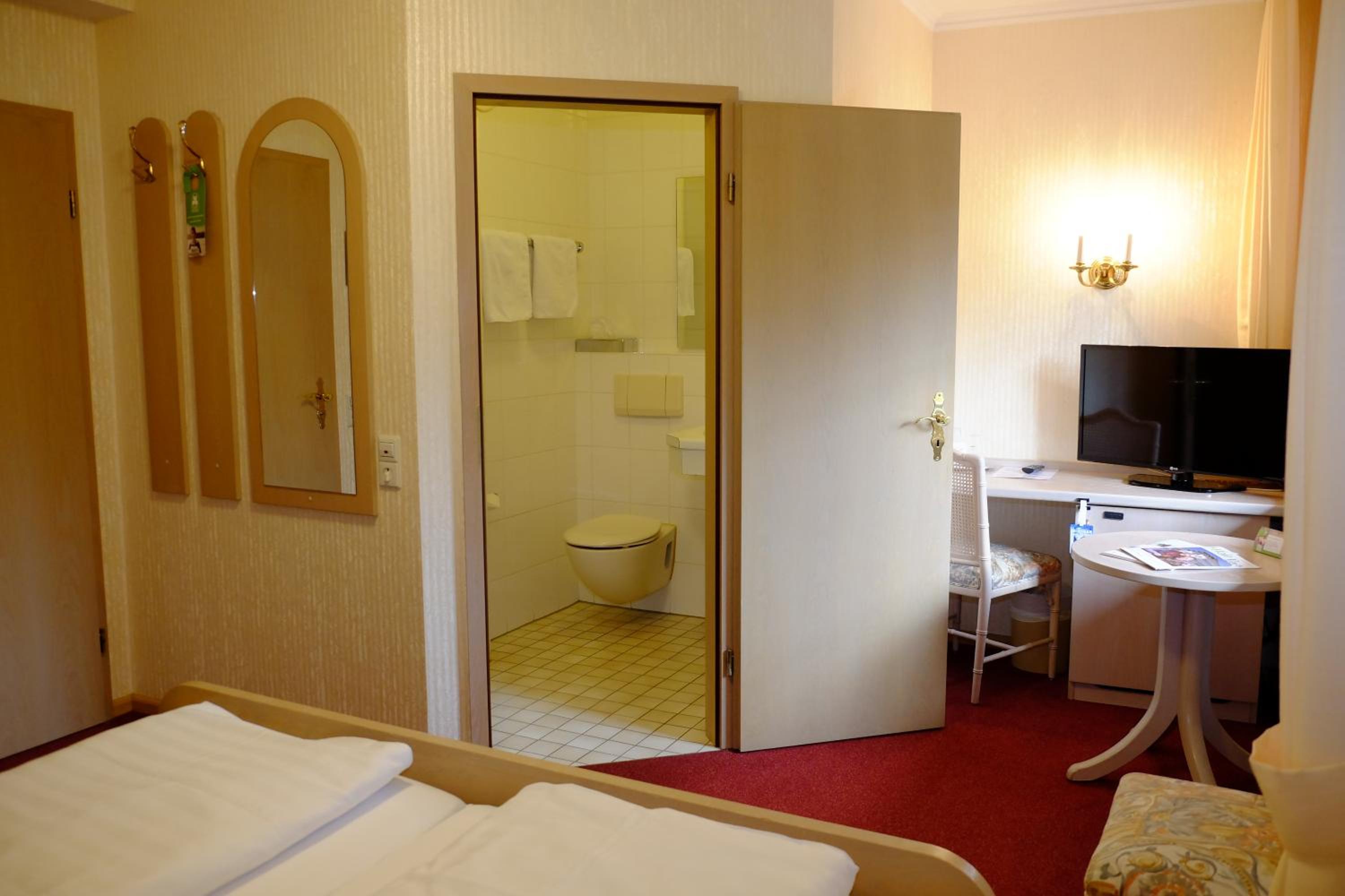 Standard Double Room - Photo 3
