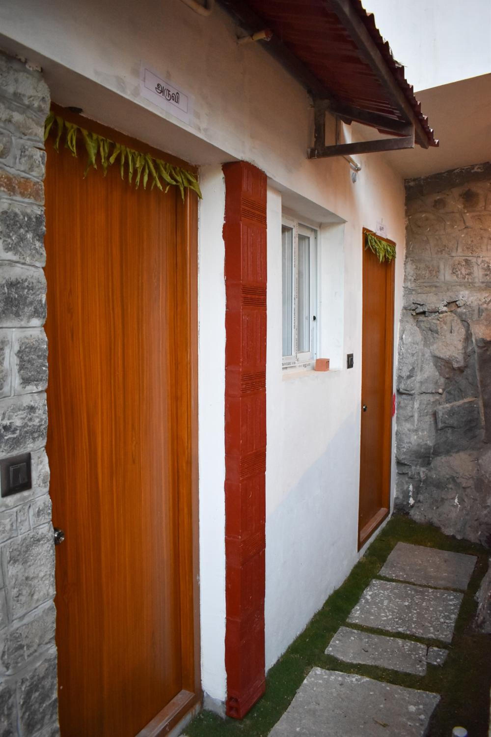 Standard Double Room - Photo 12