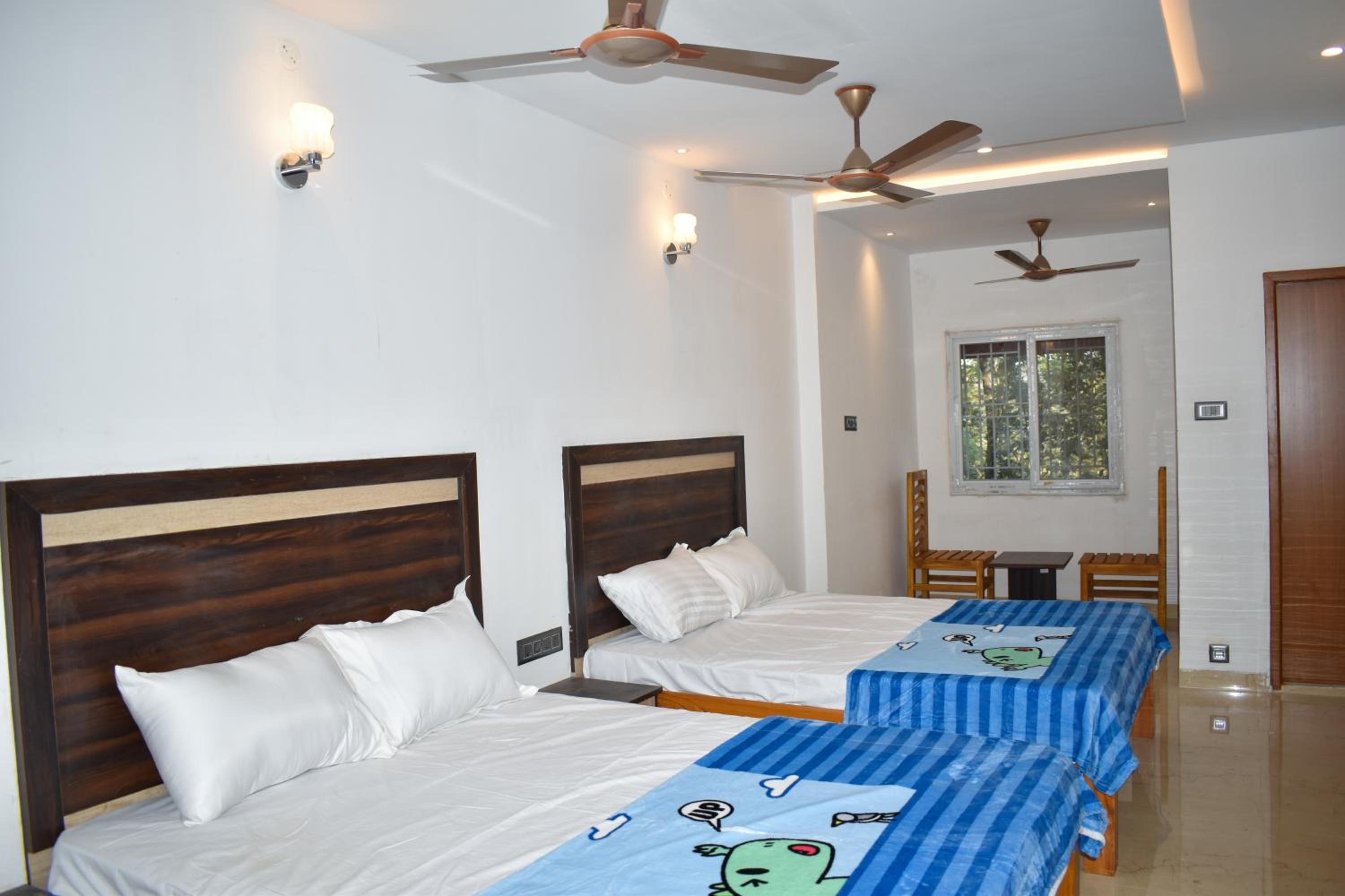 Family Room with Balcony - Photo 28