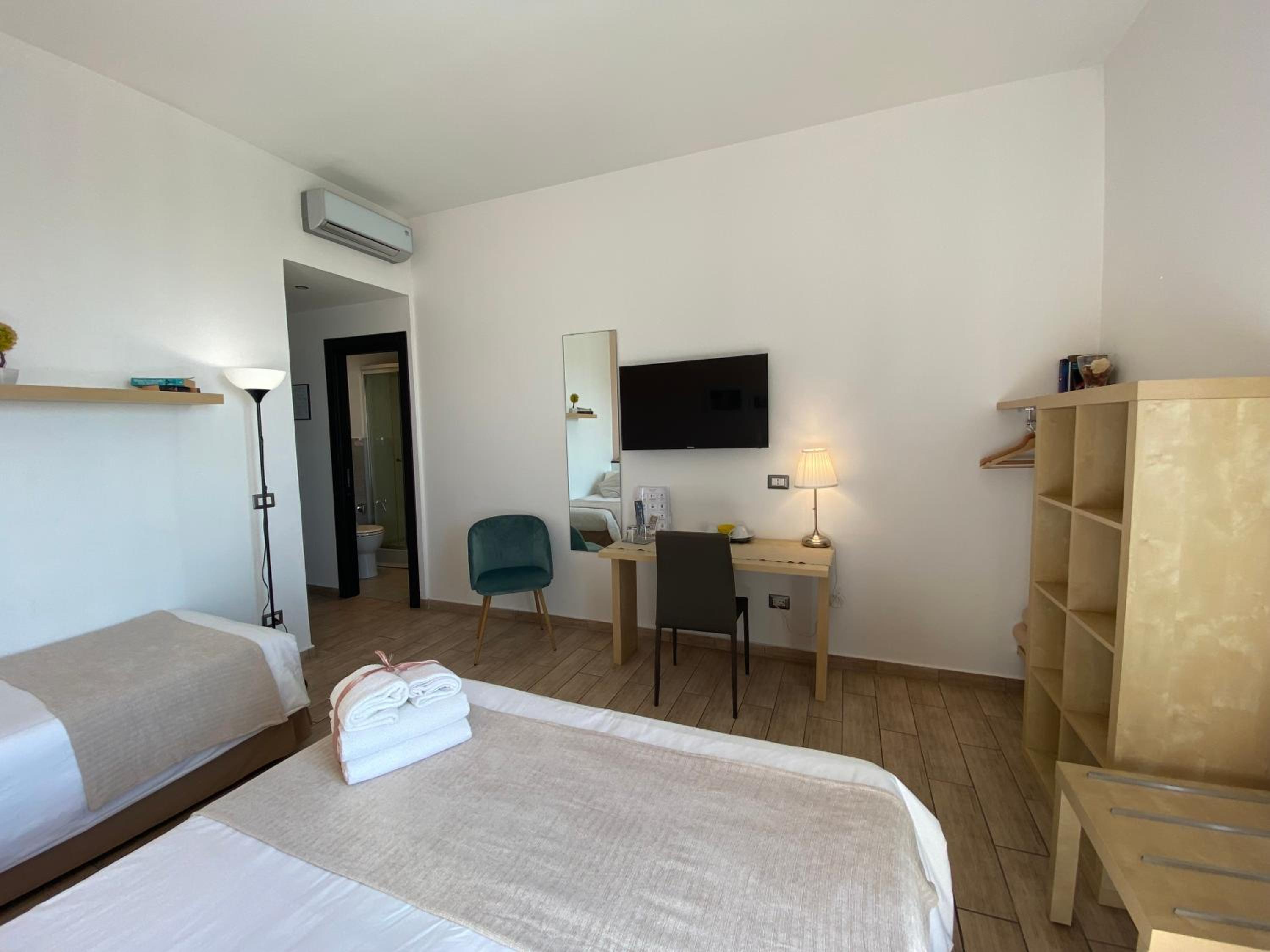 Deluxe Double Room photo 3