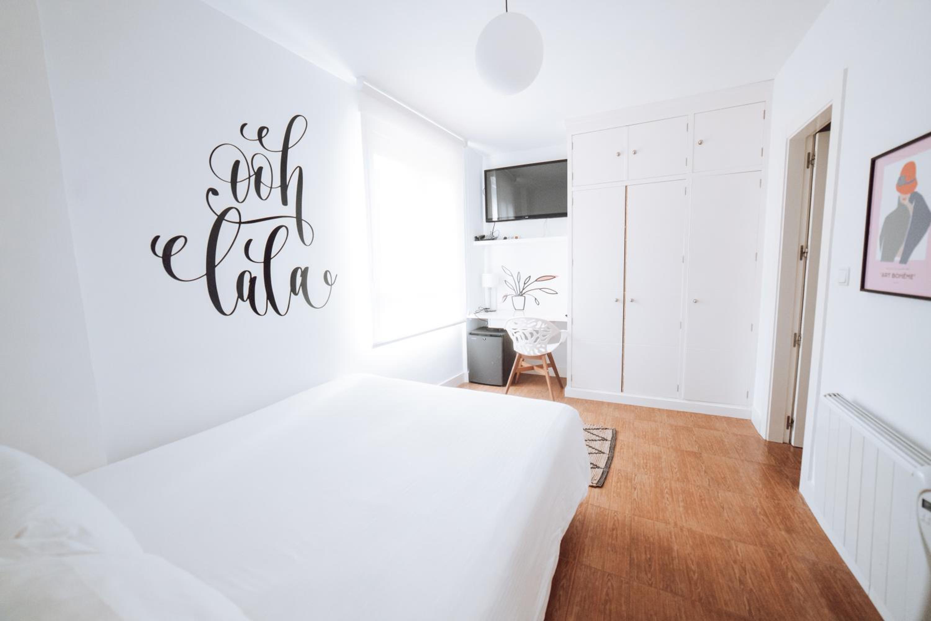Double Room with Private Bathroom - Photo 1