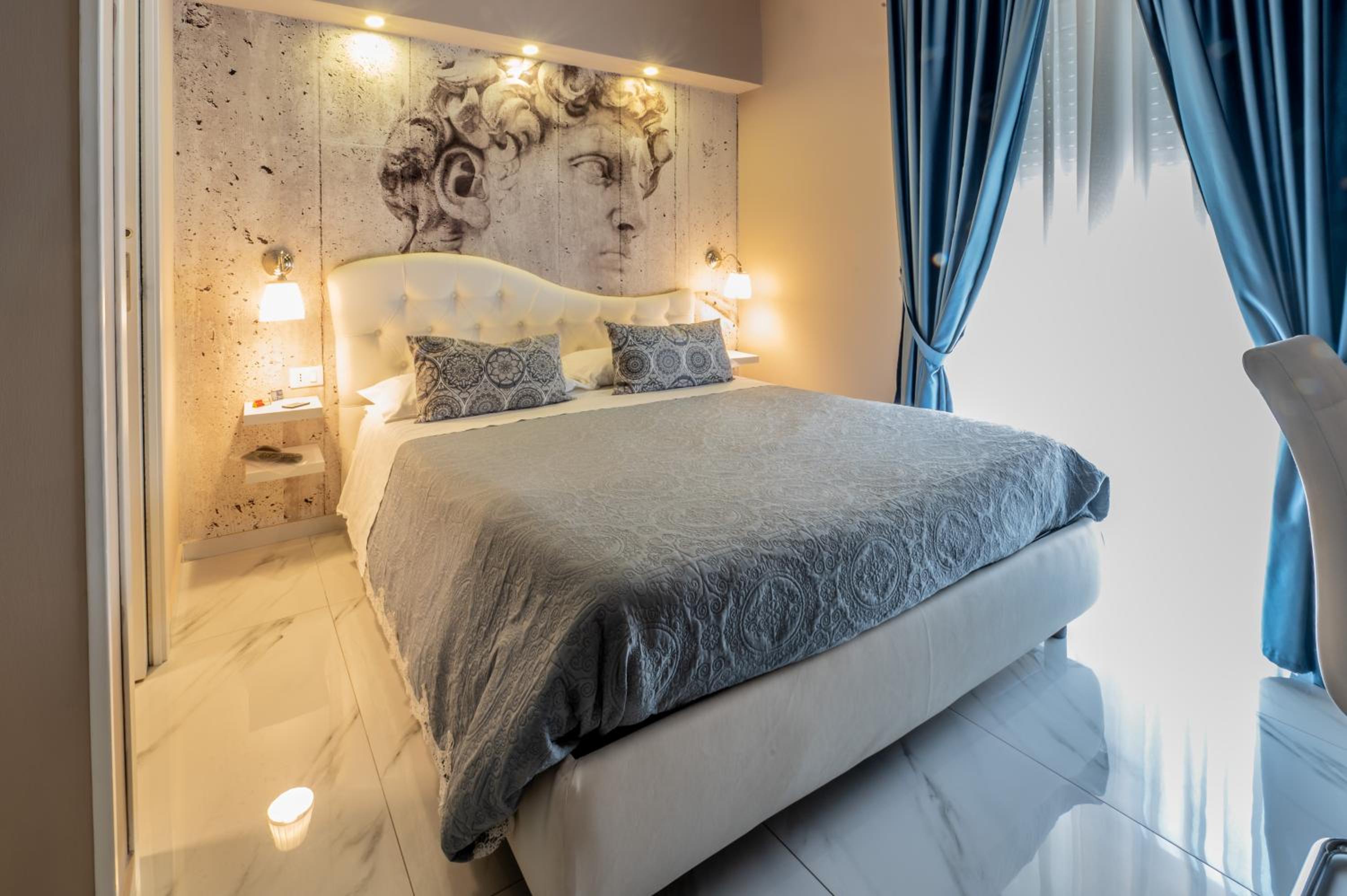 Double Room with Balcony - Photo 1