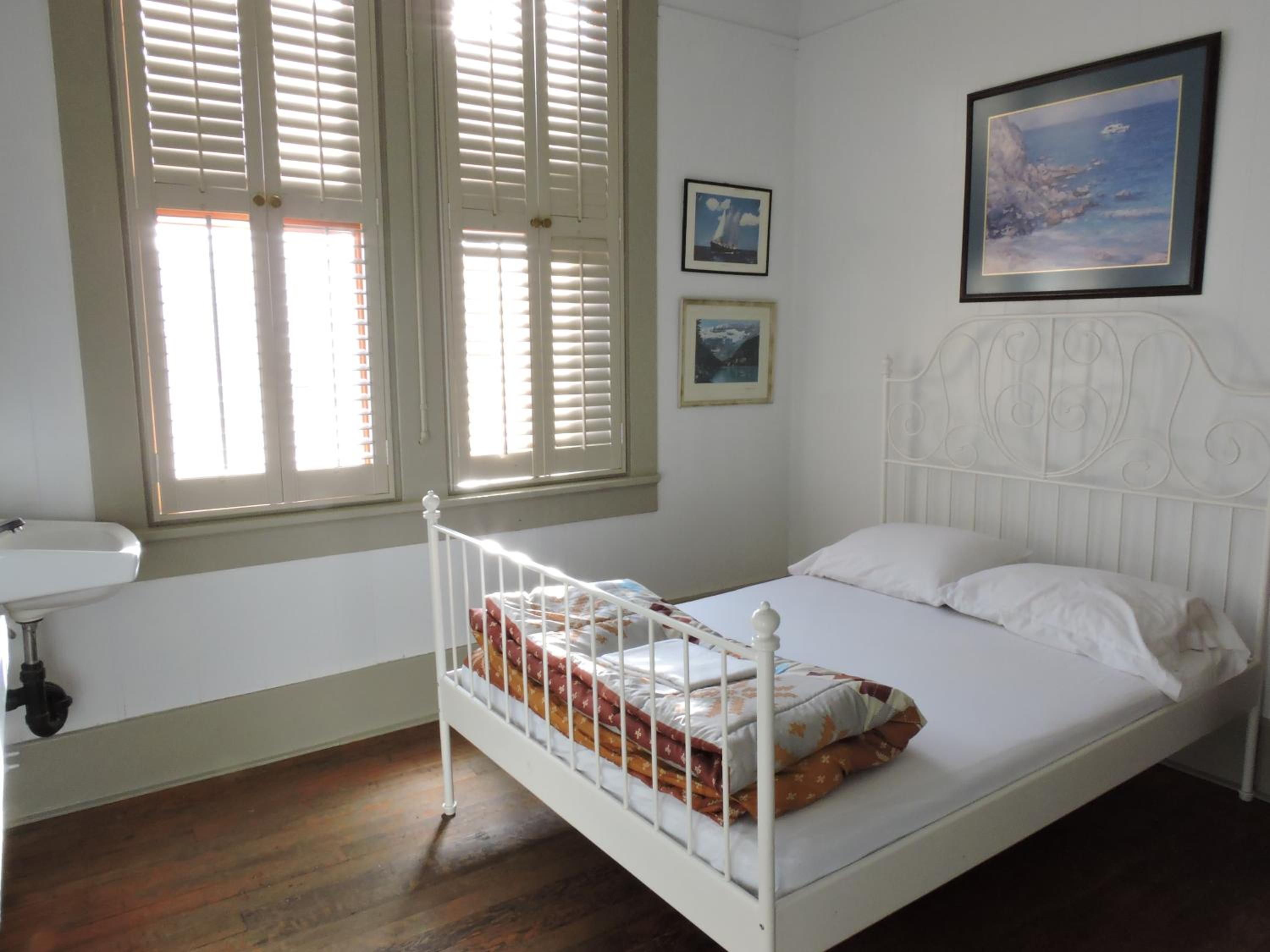 Double Room with Shared Bathroom photo 2