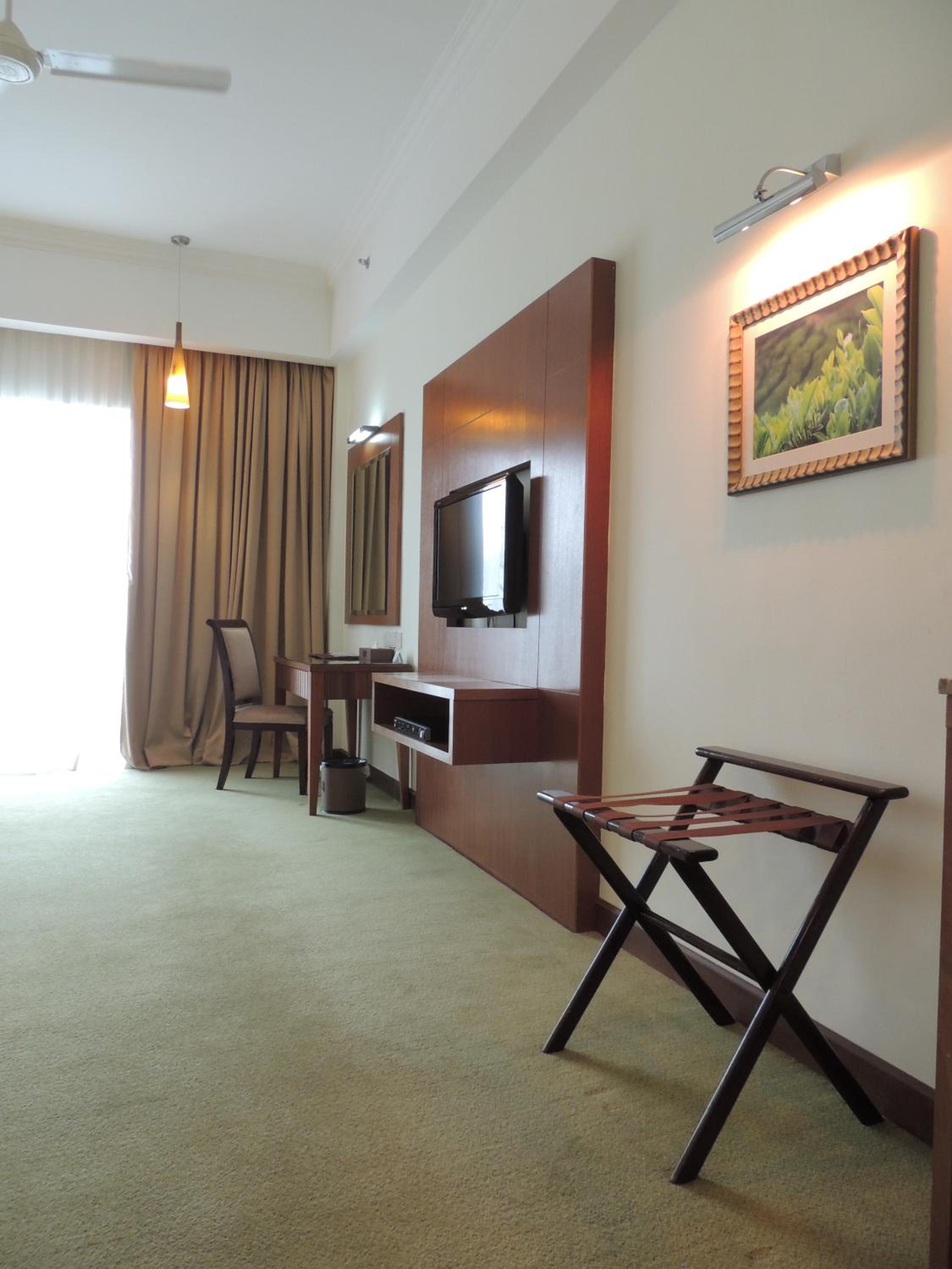 Deluxe King Room - Photo 6