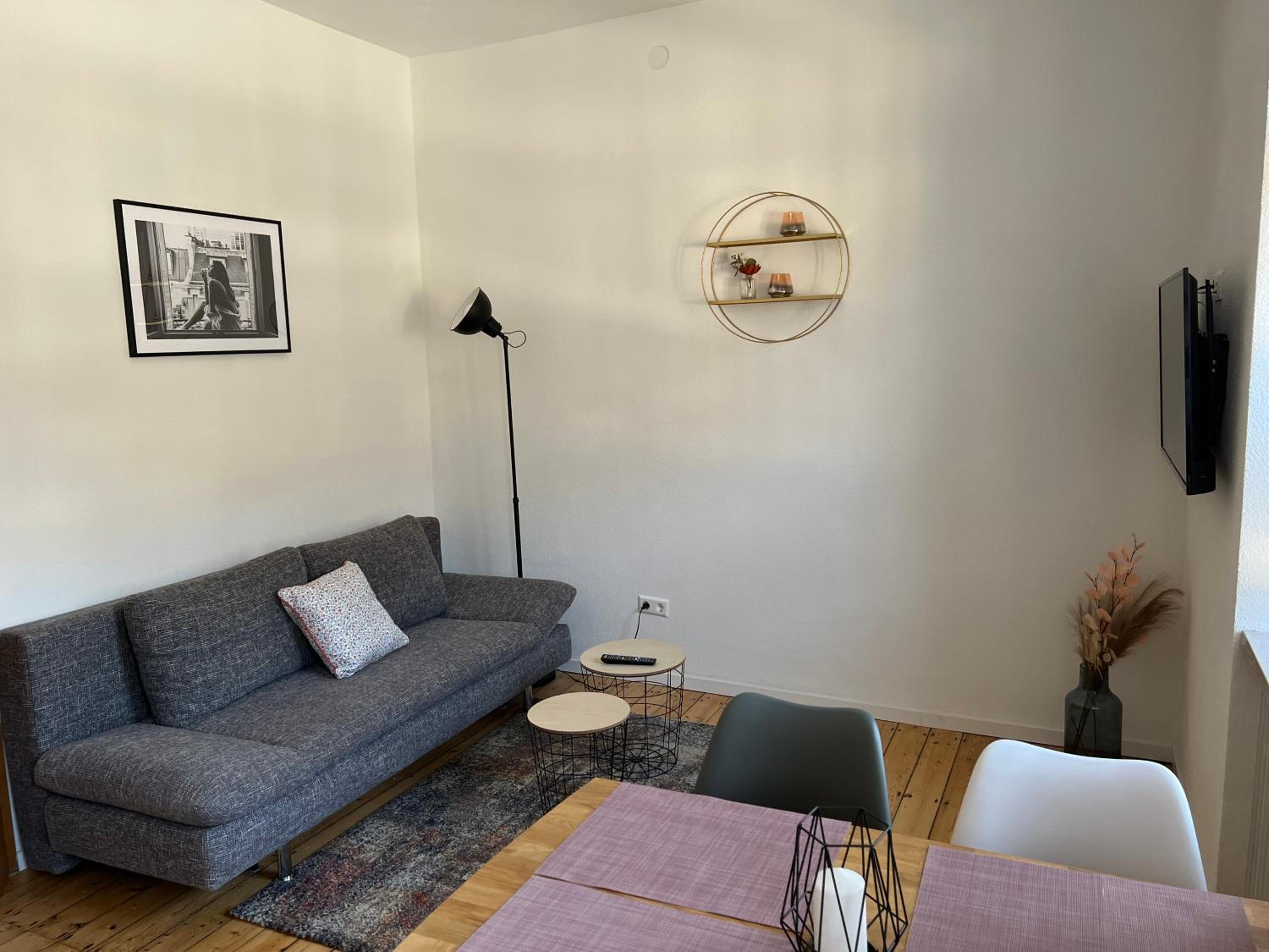 One-Bedroom Apartment photo 1