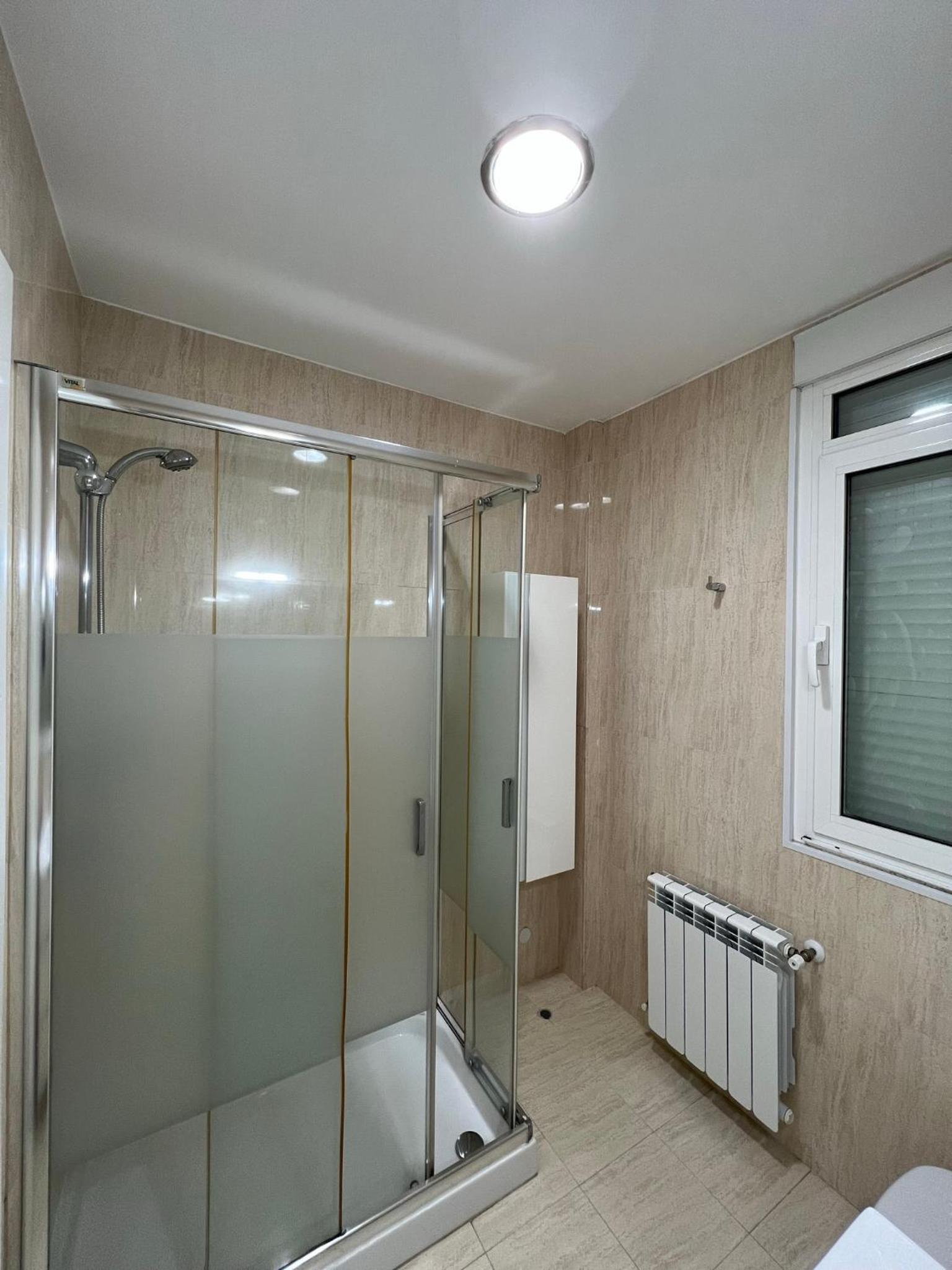 Three-Bedroom Apartment (6 Adults) - Photo 22
