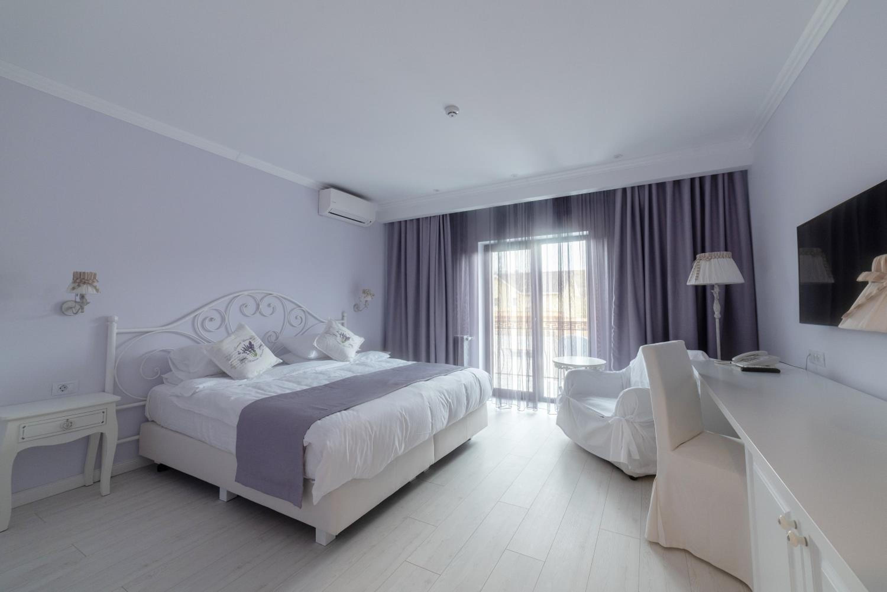Deluxe Double or Twin Room with Garden View - Photo 11