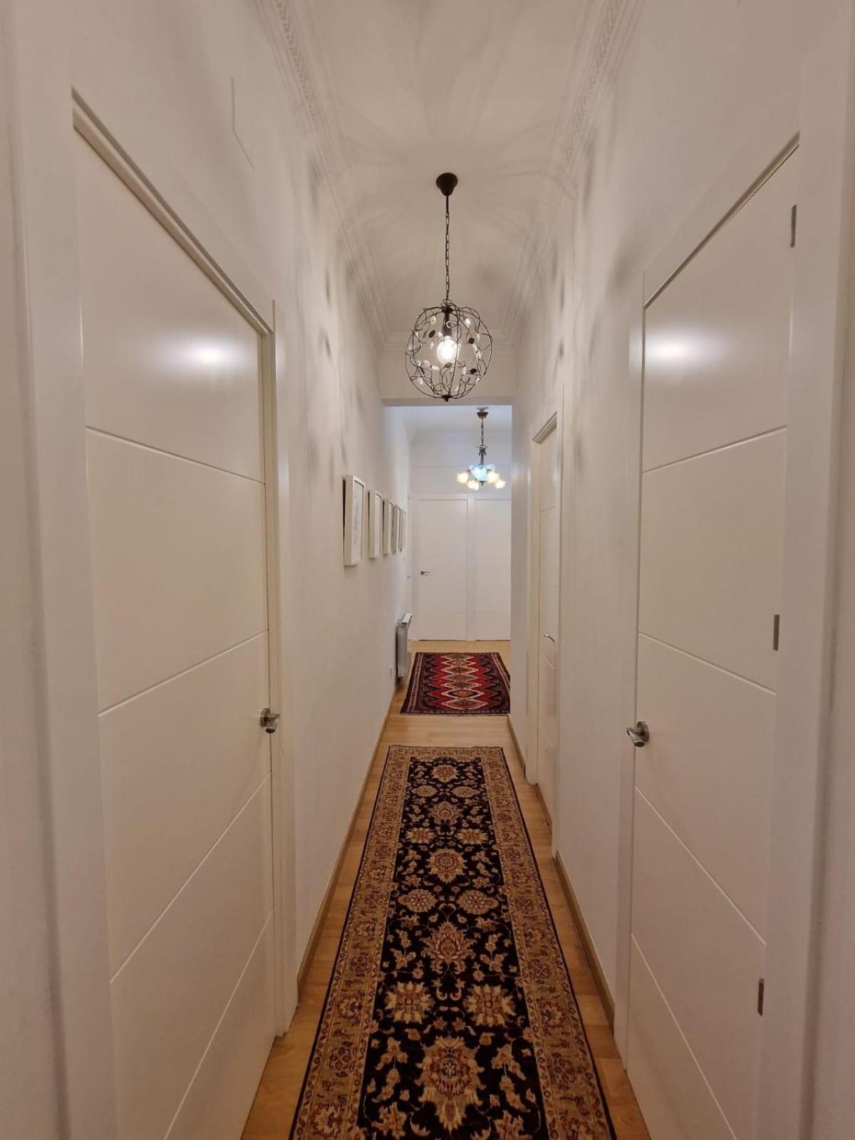 Three-Bedroom Apartment (6 Adults) - Photo 2