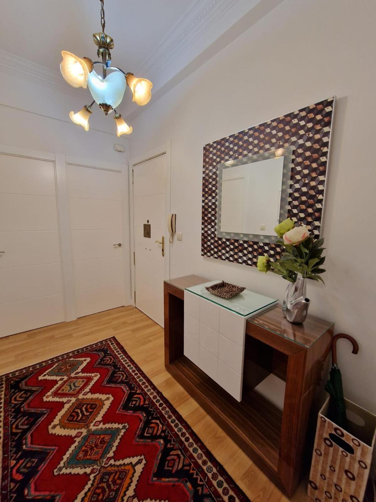 Three-Bedroom Apartment (6 Adults) - Photo 14