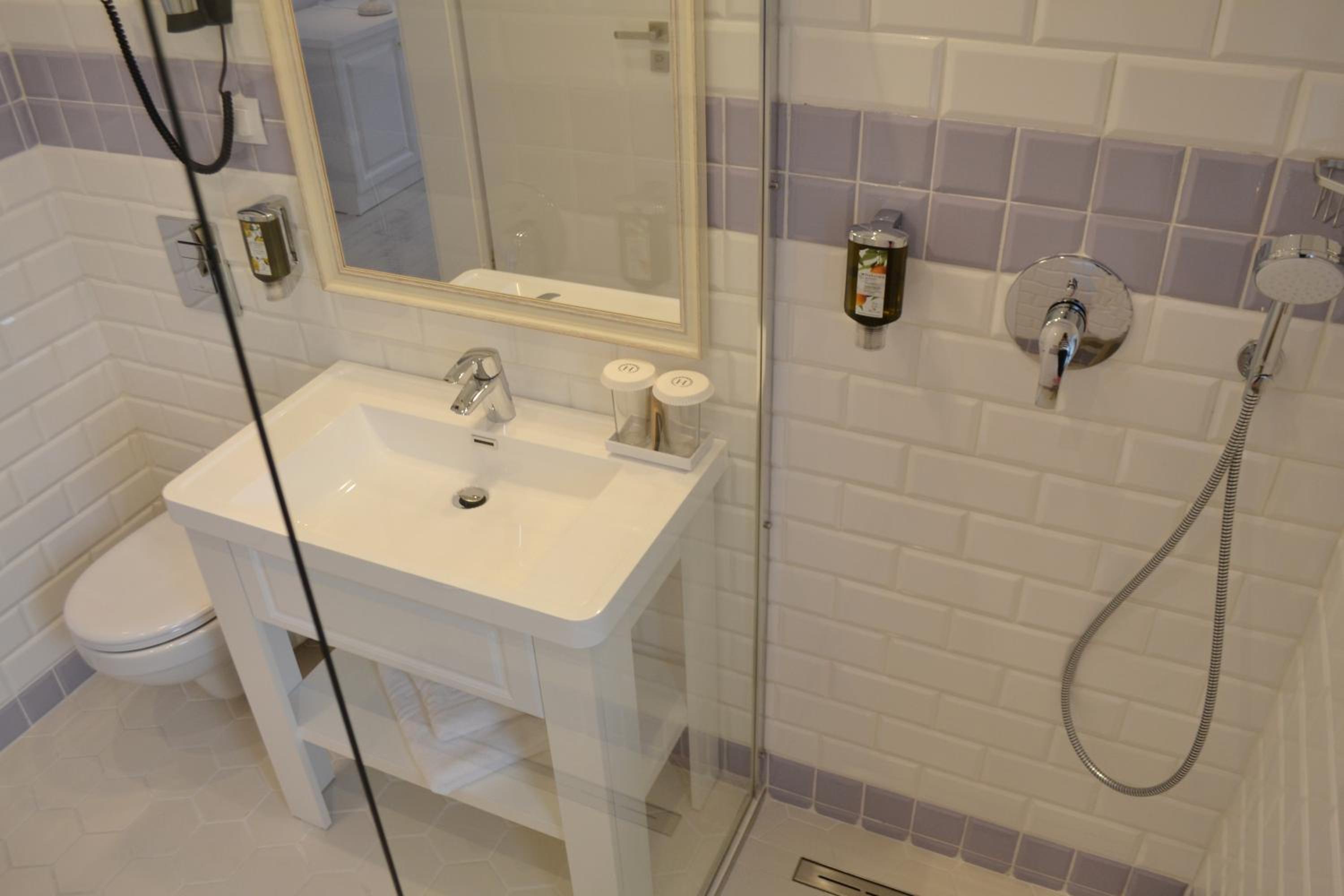 Deluxe Double or Twin Room with Garden View - Photo 15