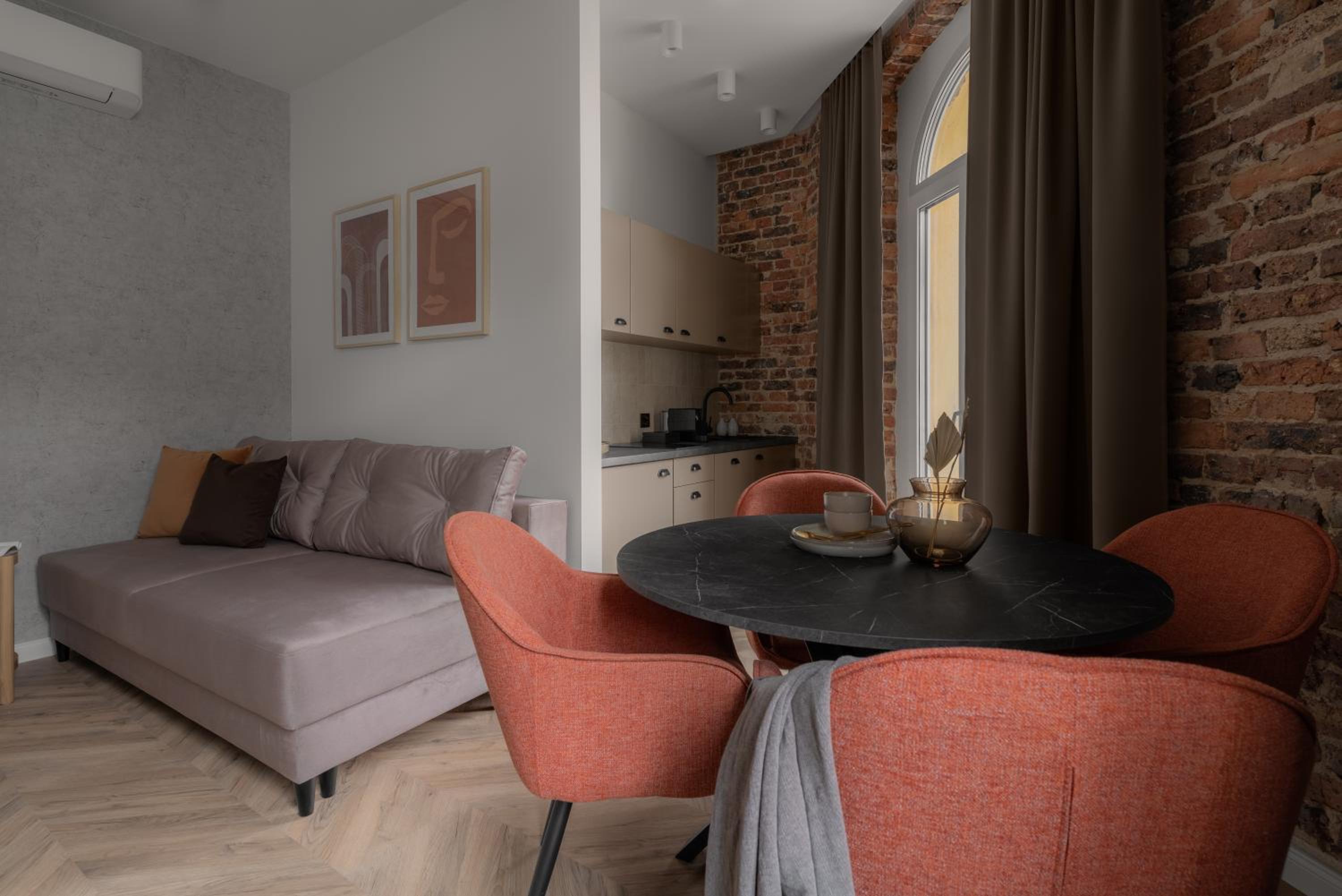 One-Bedroom Apartment - Photo 4