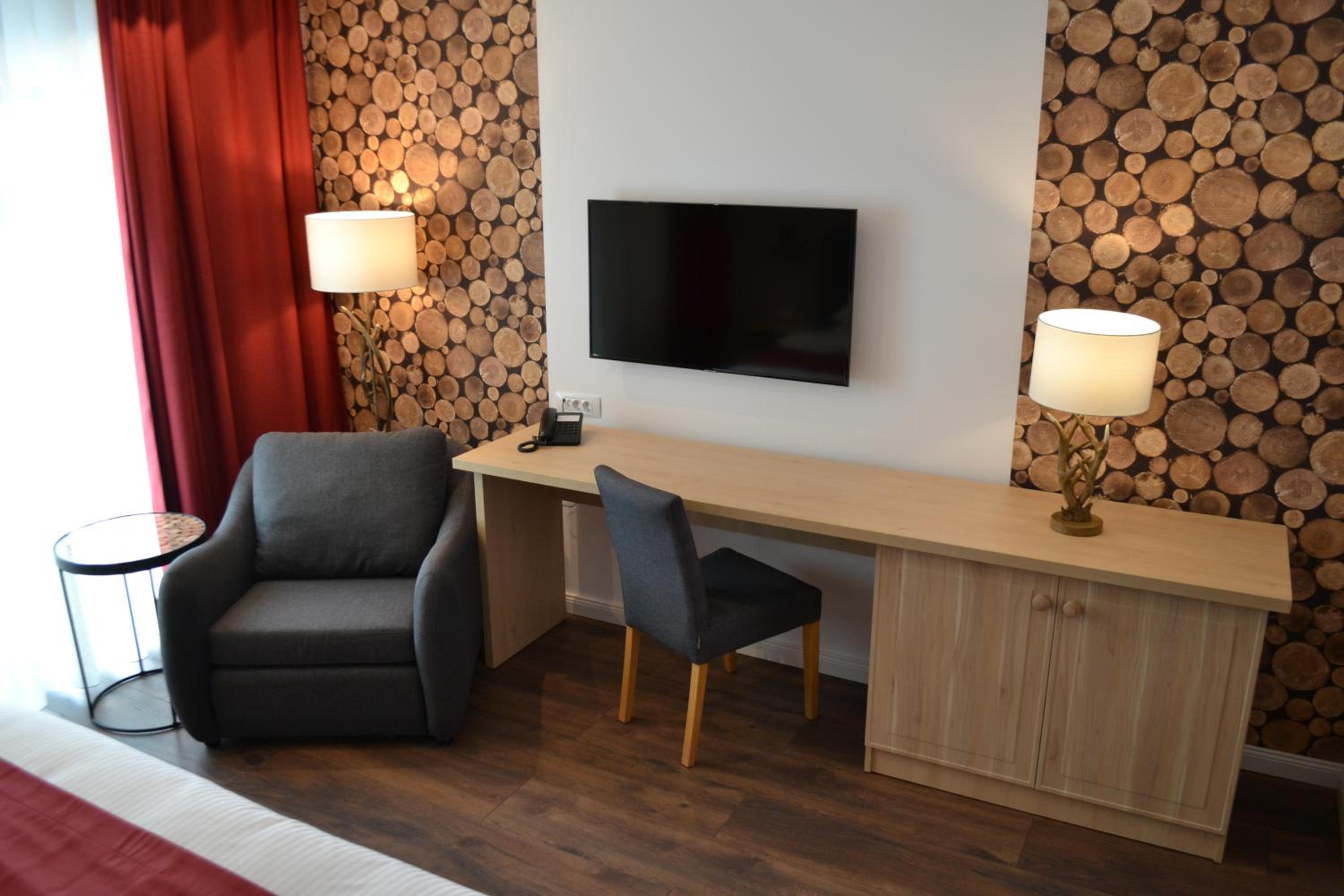 Deluxe Double or Twin Room with Balcony - Photo 14